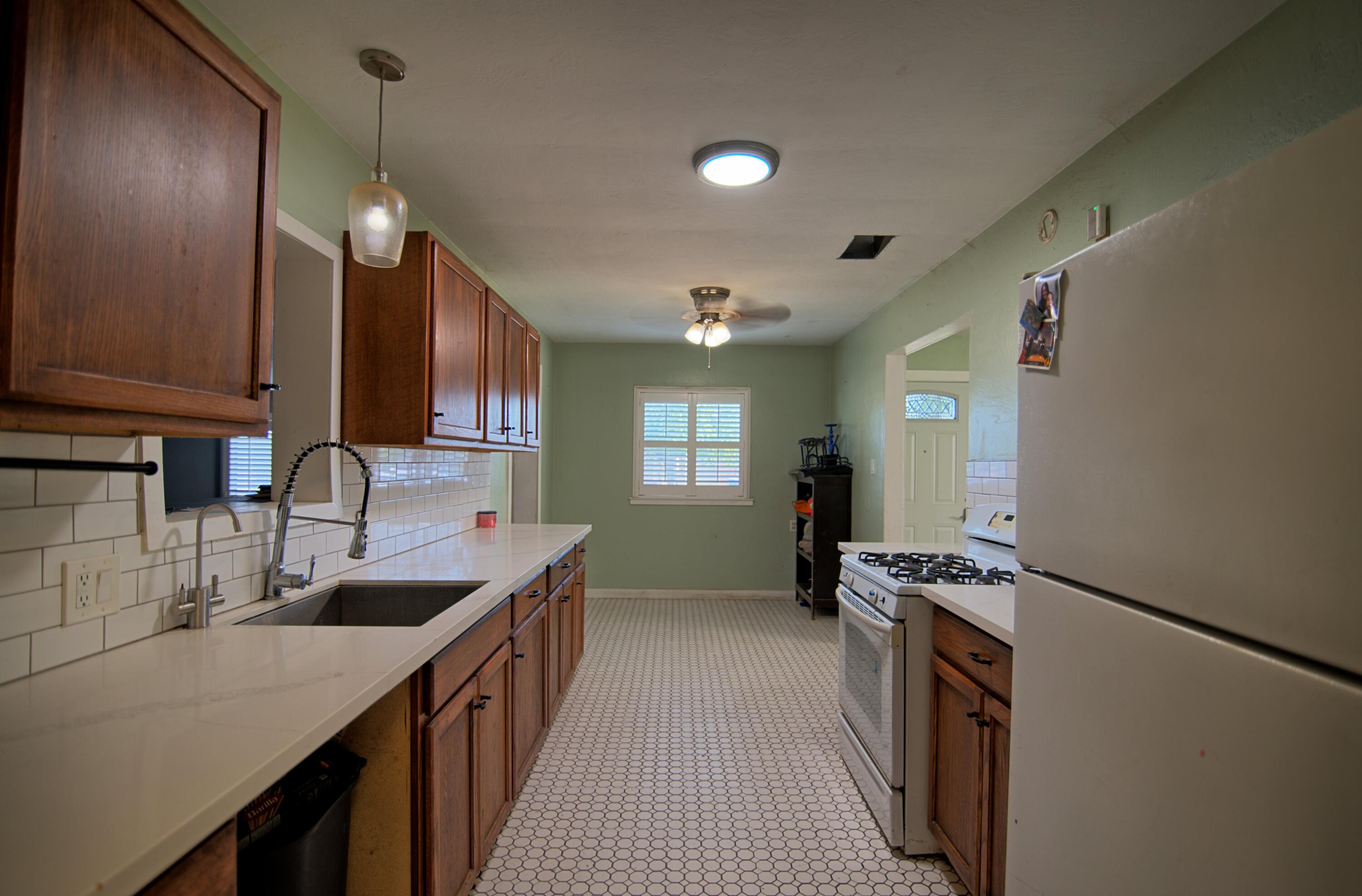 410 E Florinda St, Hanford, CA 93230