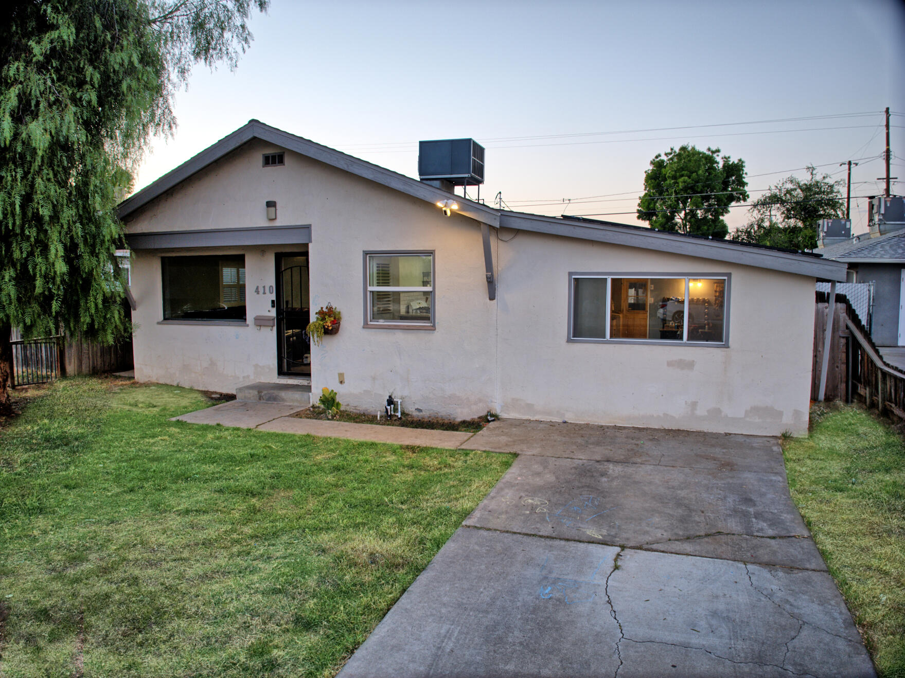 410 E Florinda St, Hanford, CA 93230