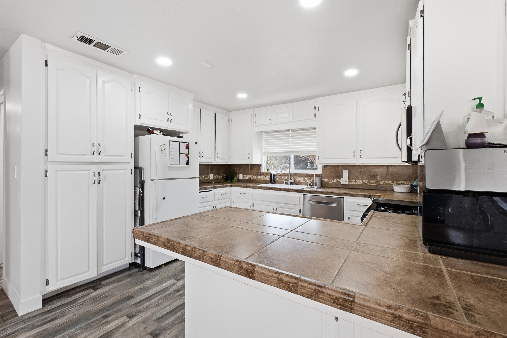 24606 Rd 212, Lindsay, CA 93247