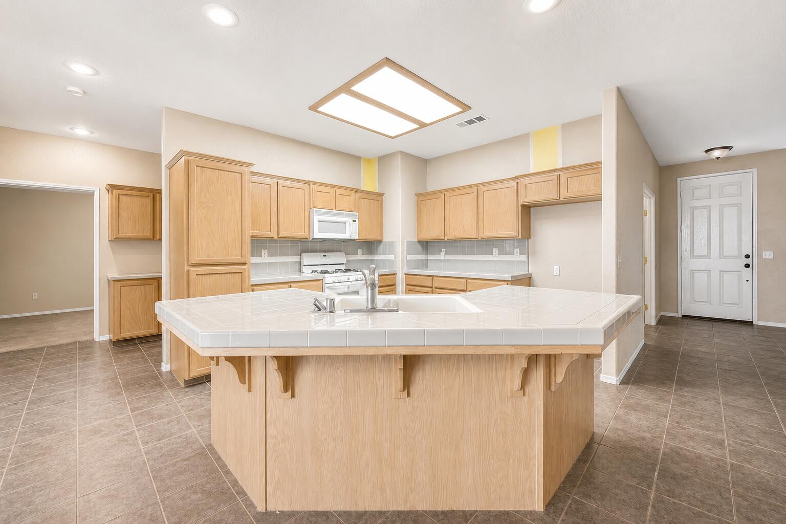 1140 Bargetto Ct, Tulare, CA 93274