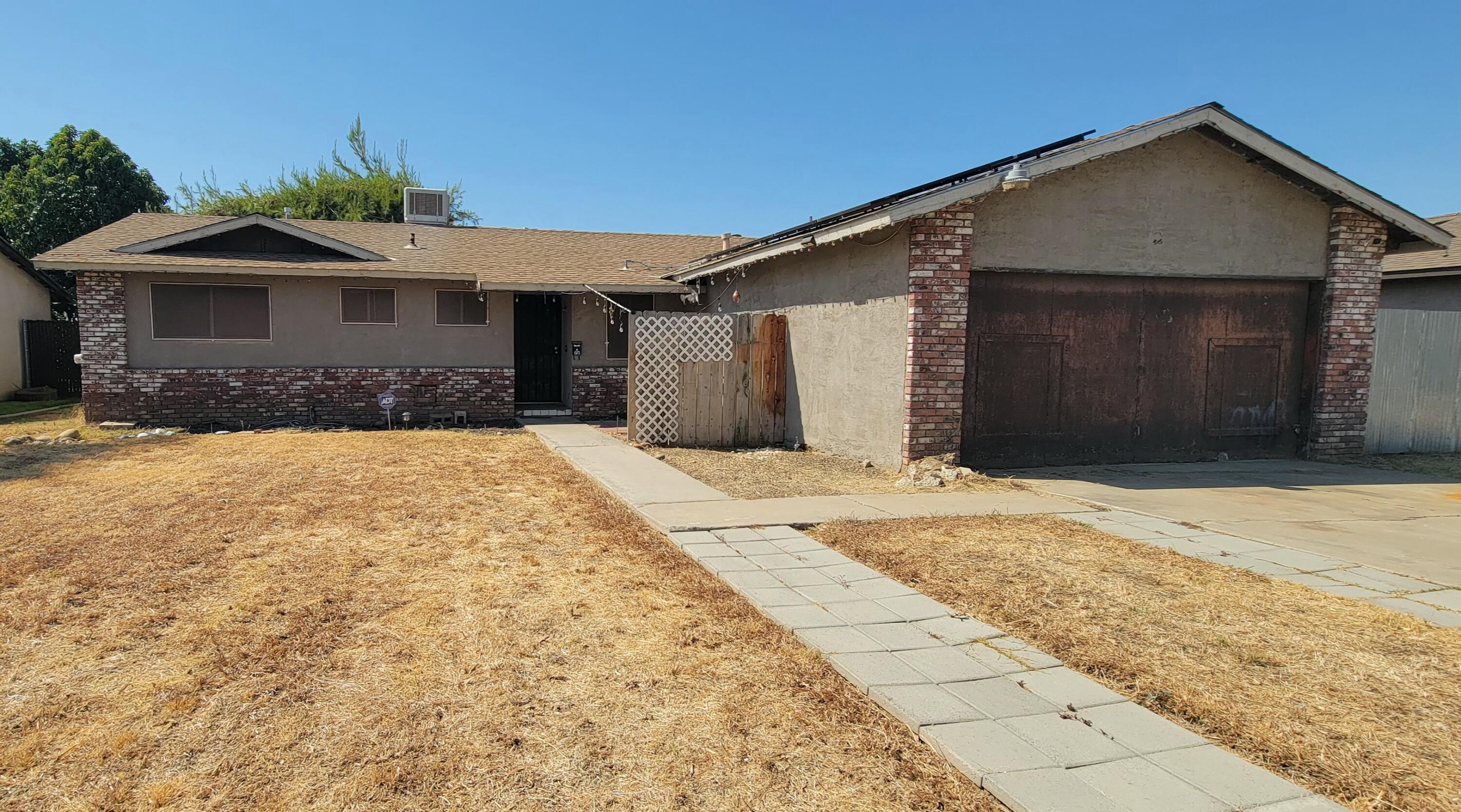 673 E Lakeview Ave, Woodlake, CA 93286