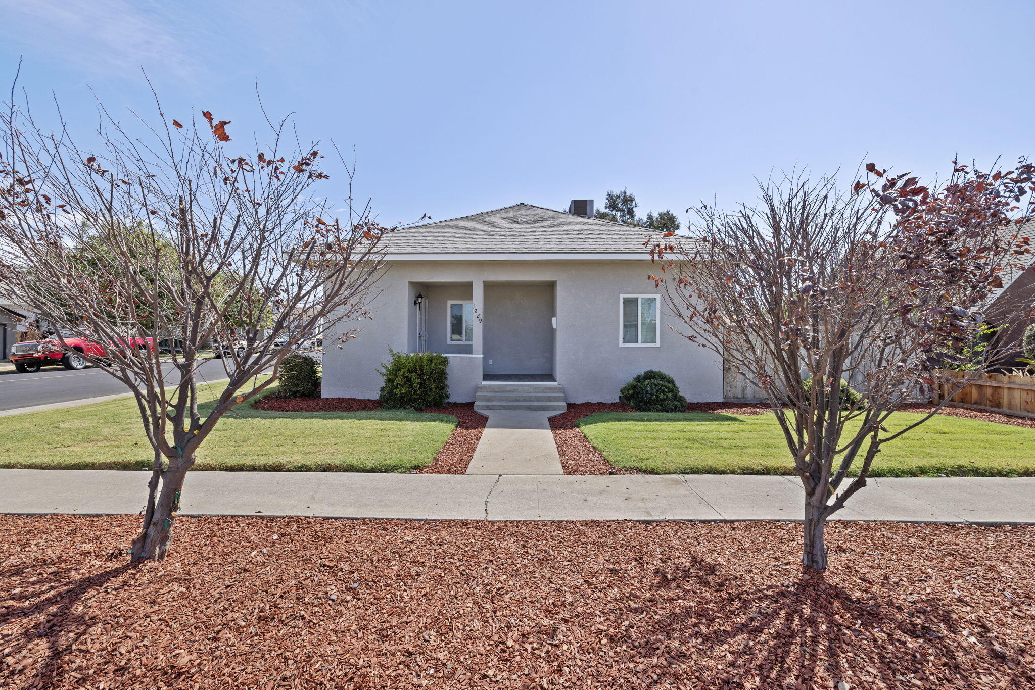 1229 N Redington St, Hanford, CA 93230