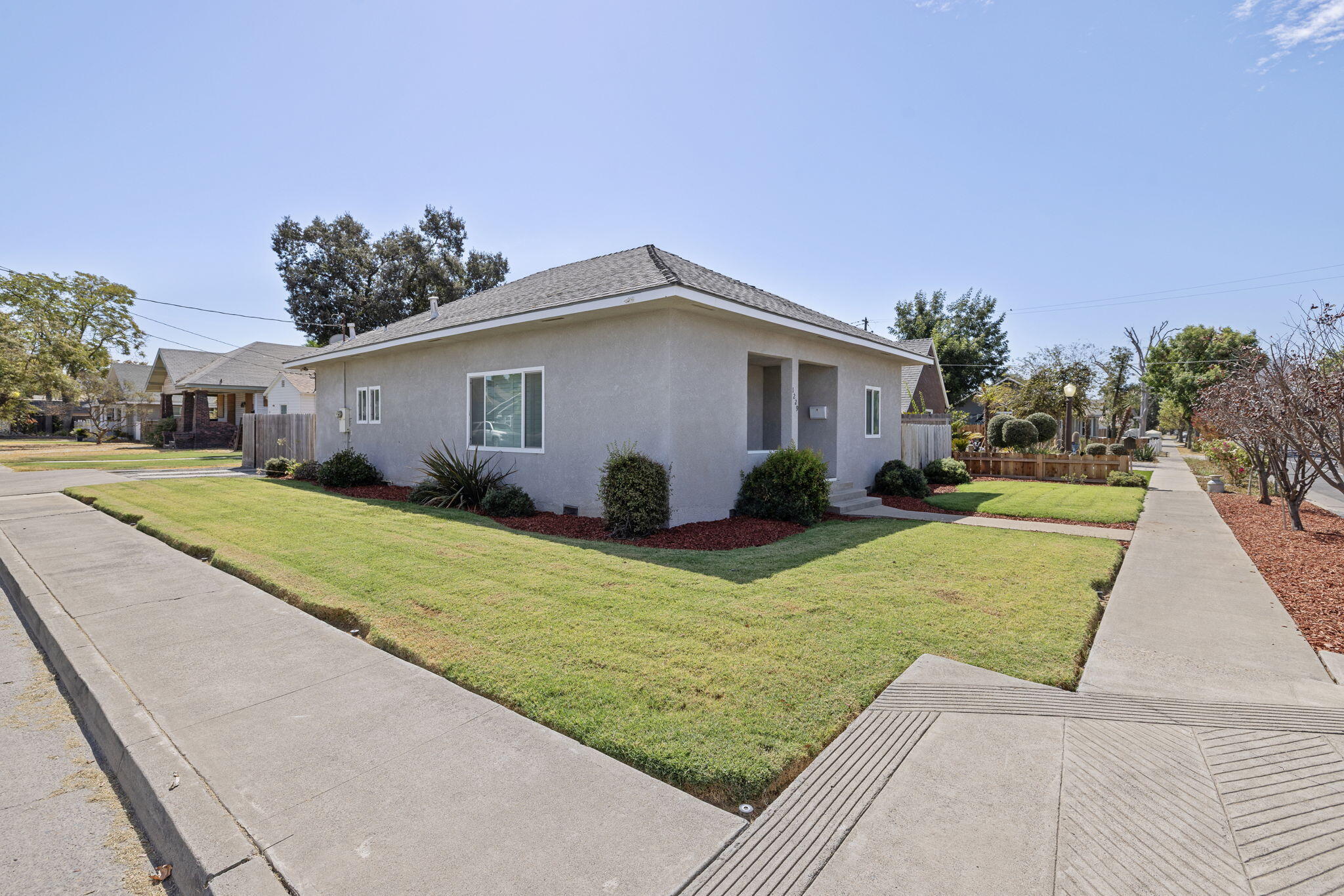 1229 N Redington St, Hanford, CA 93230