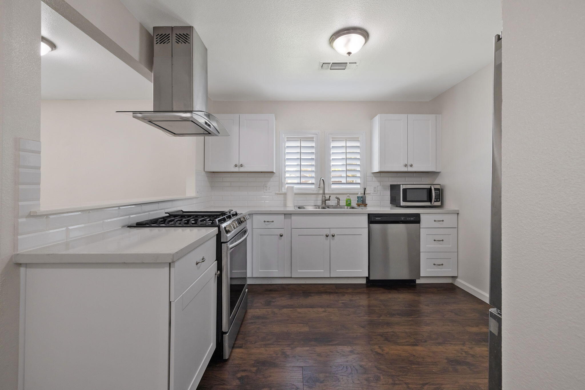 1229 N Redington St, Hanford, CA 93230