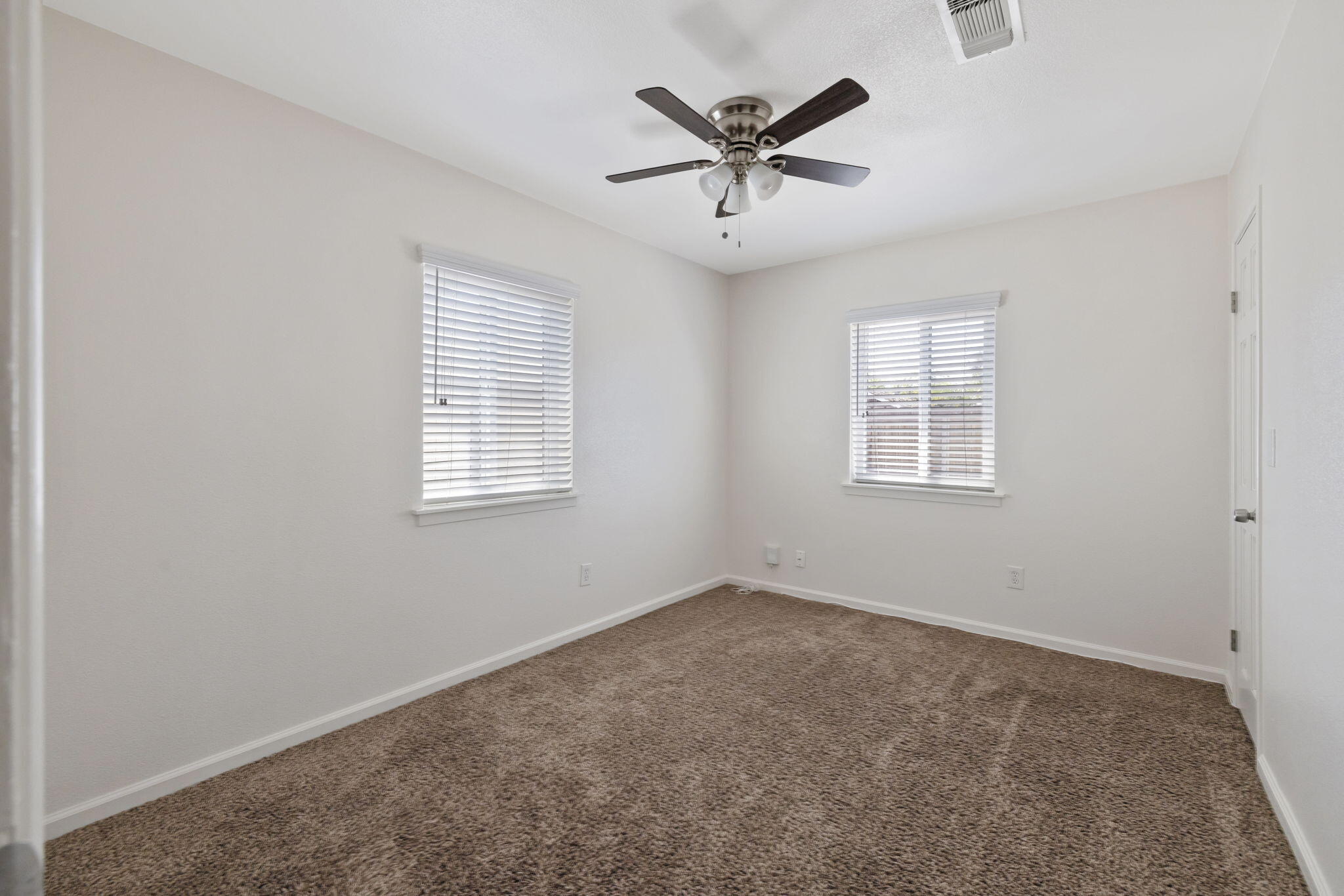 1229 N Redington St, Hanford, CA 93230