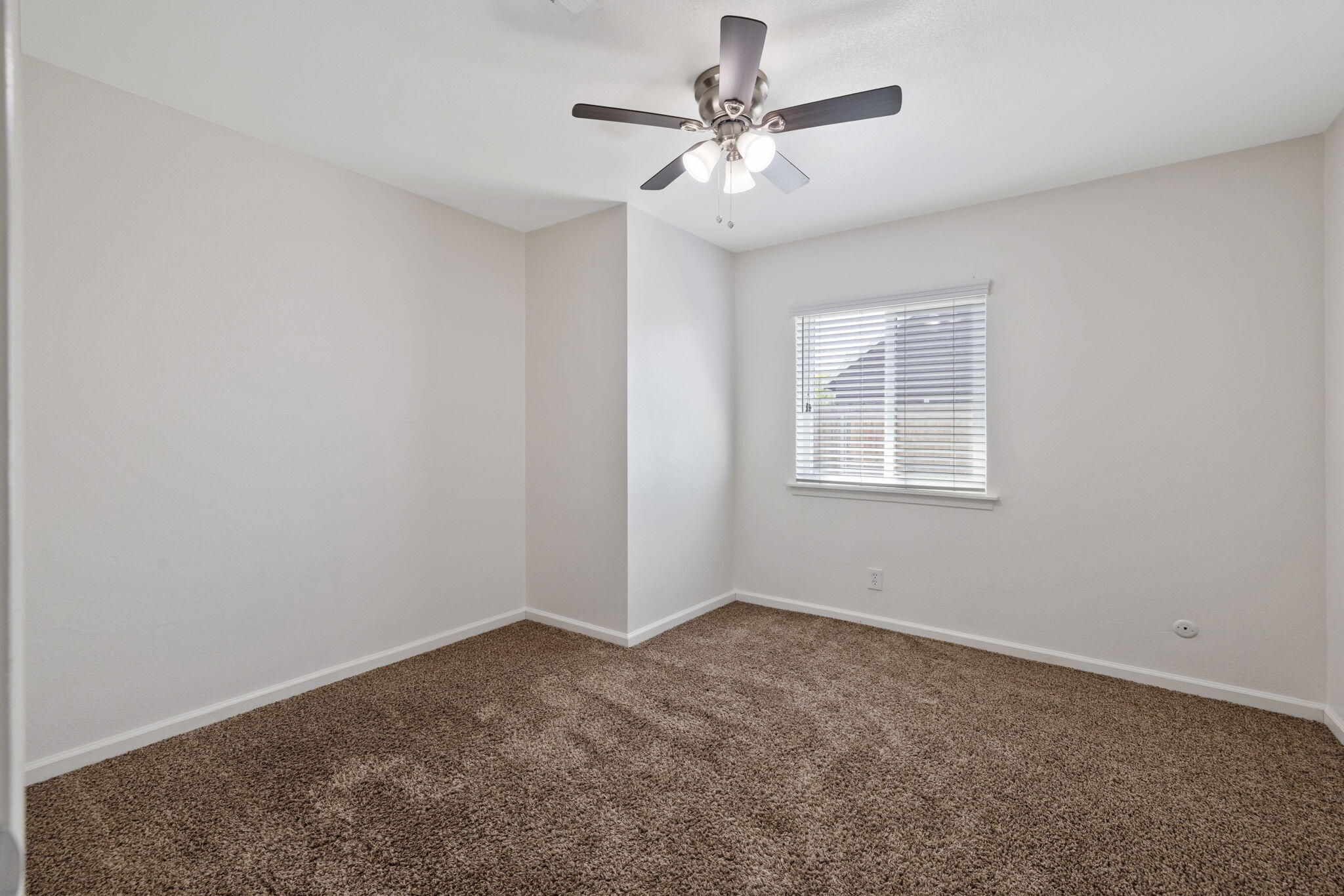 1229 N Redington St, Hanford, CA 93230