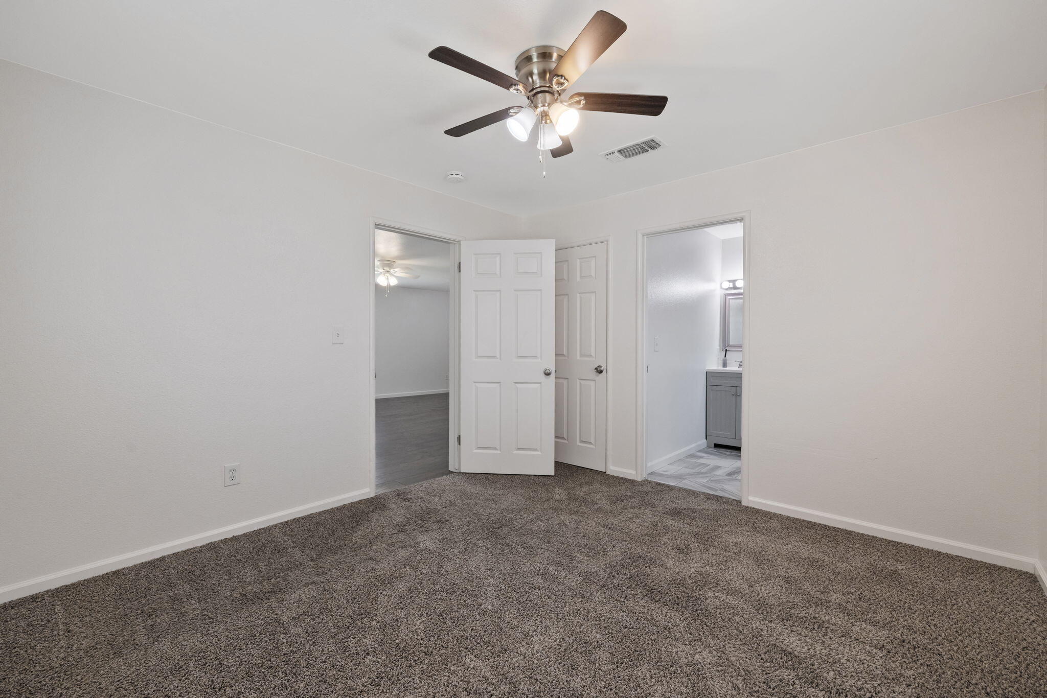1229 N Redington St, Hanford, CA 93230