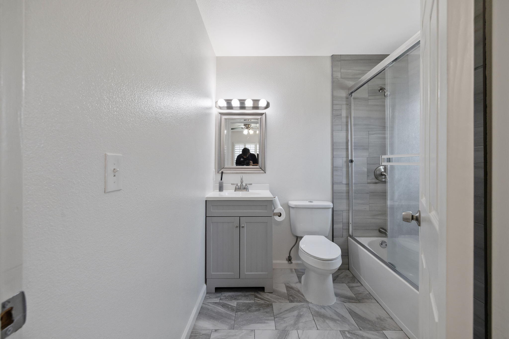1229 N Redington St, Hanford, CA 93230