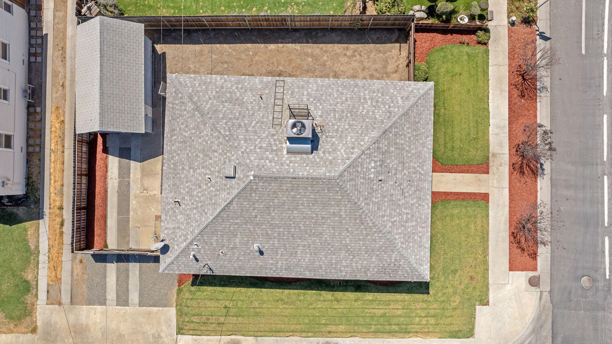 1229 N Redington St, Hanford, CA 93230