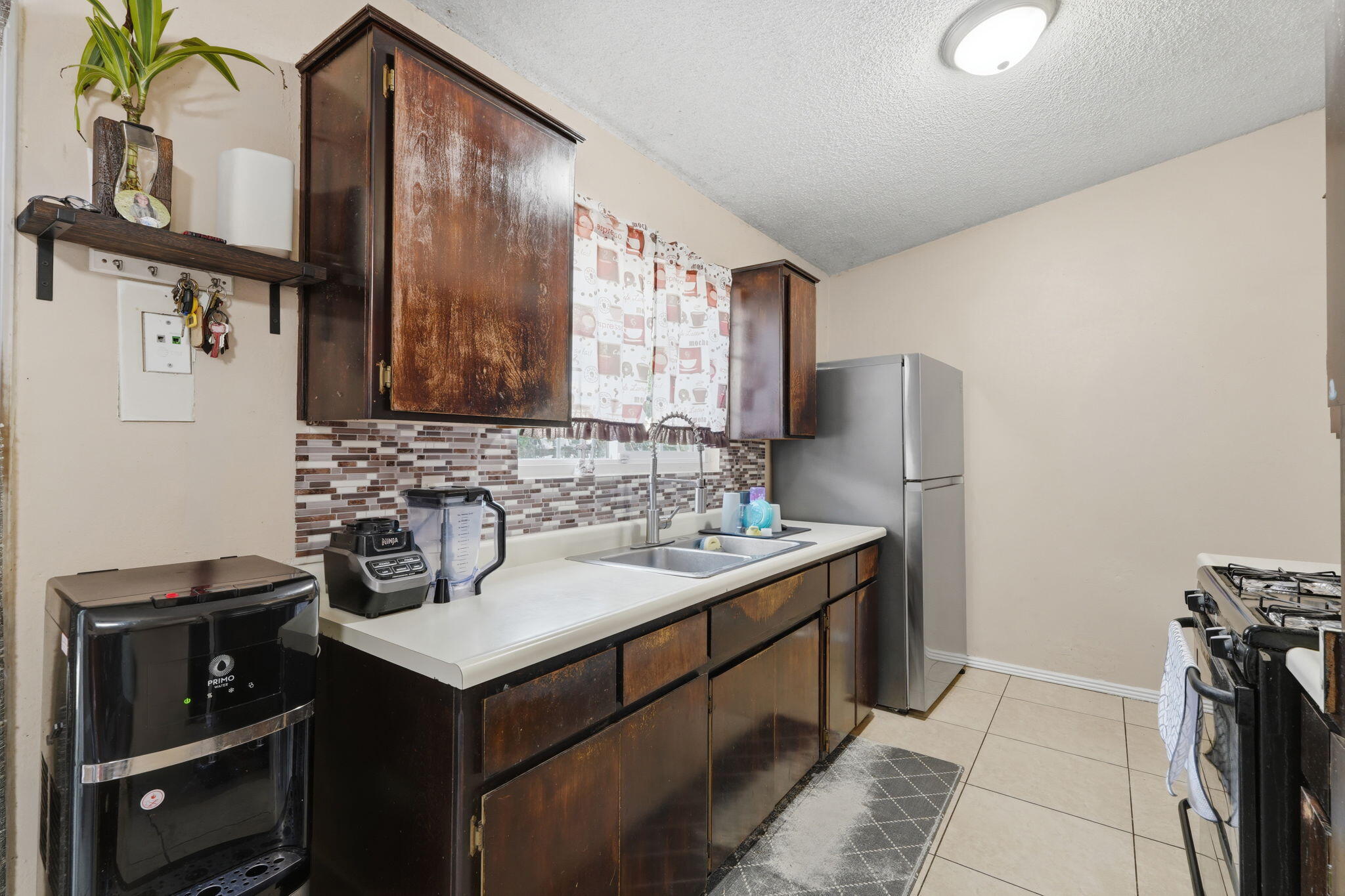1311 N Cain, Visalia, CA 93292