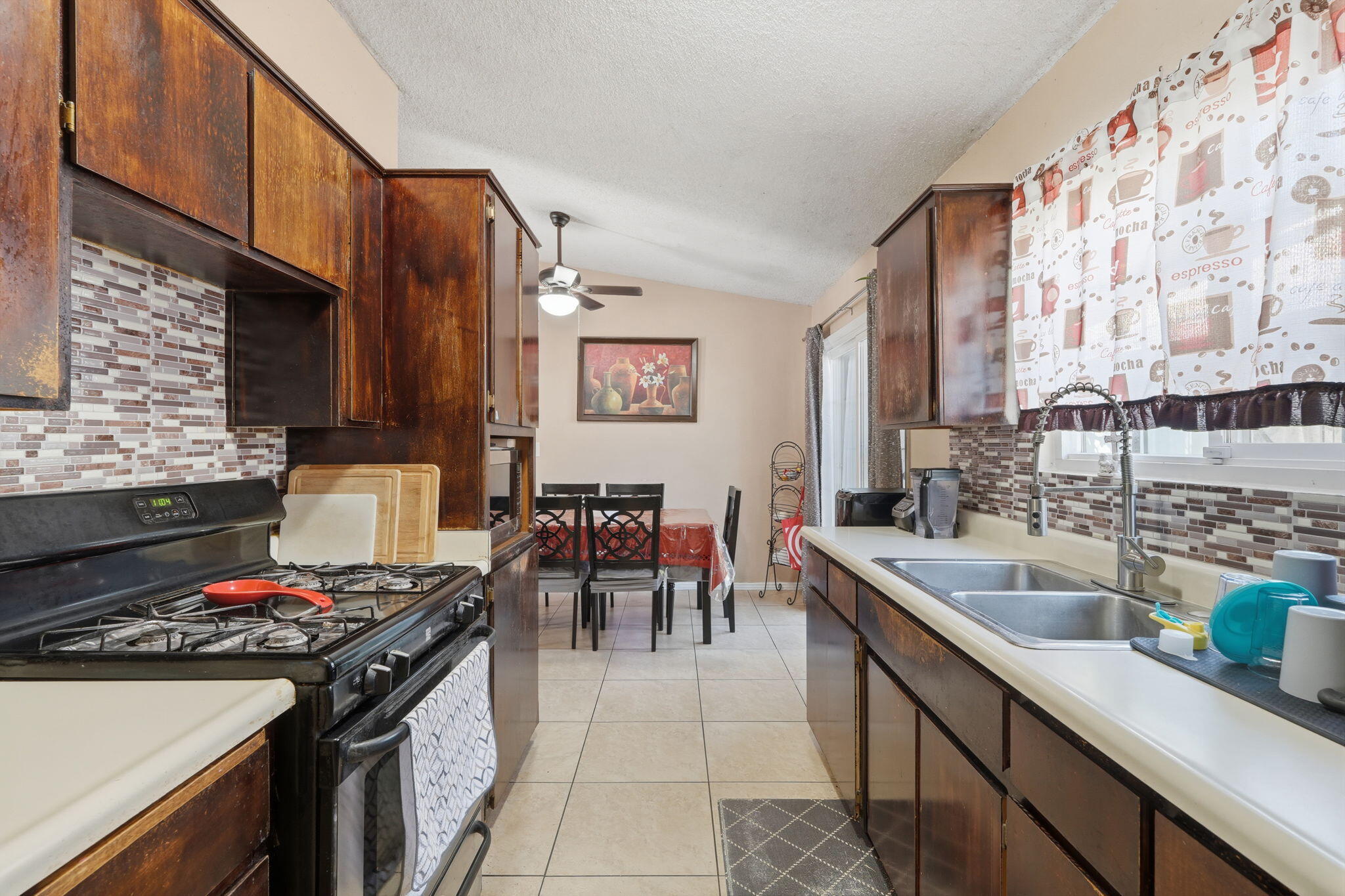 1311 N Cain, Visalia, CA 93292