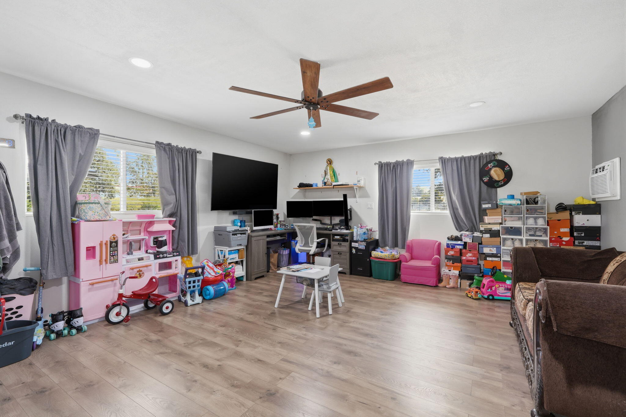 1311 N Cain, Visalia, CA 93292