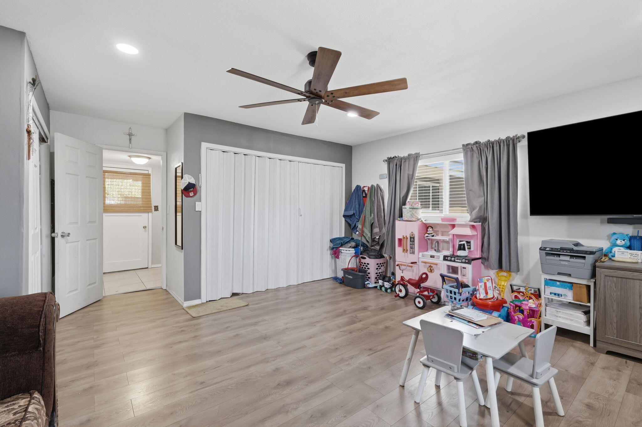 1311 N Cain, Visalia, CA 93292