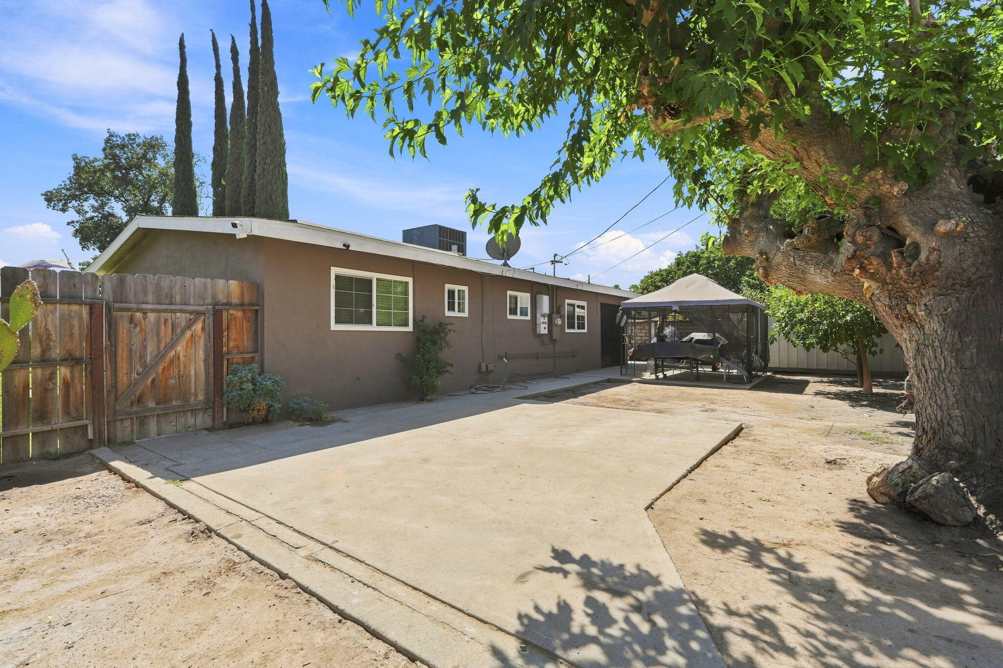 1311 N Cain, Visalia, CA 93292