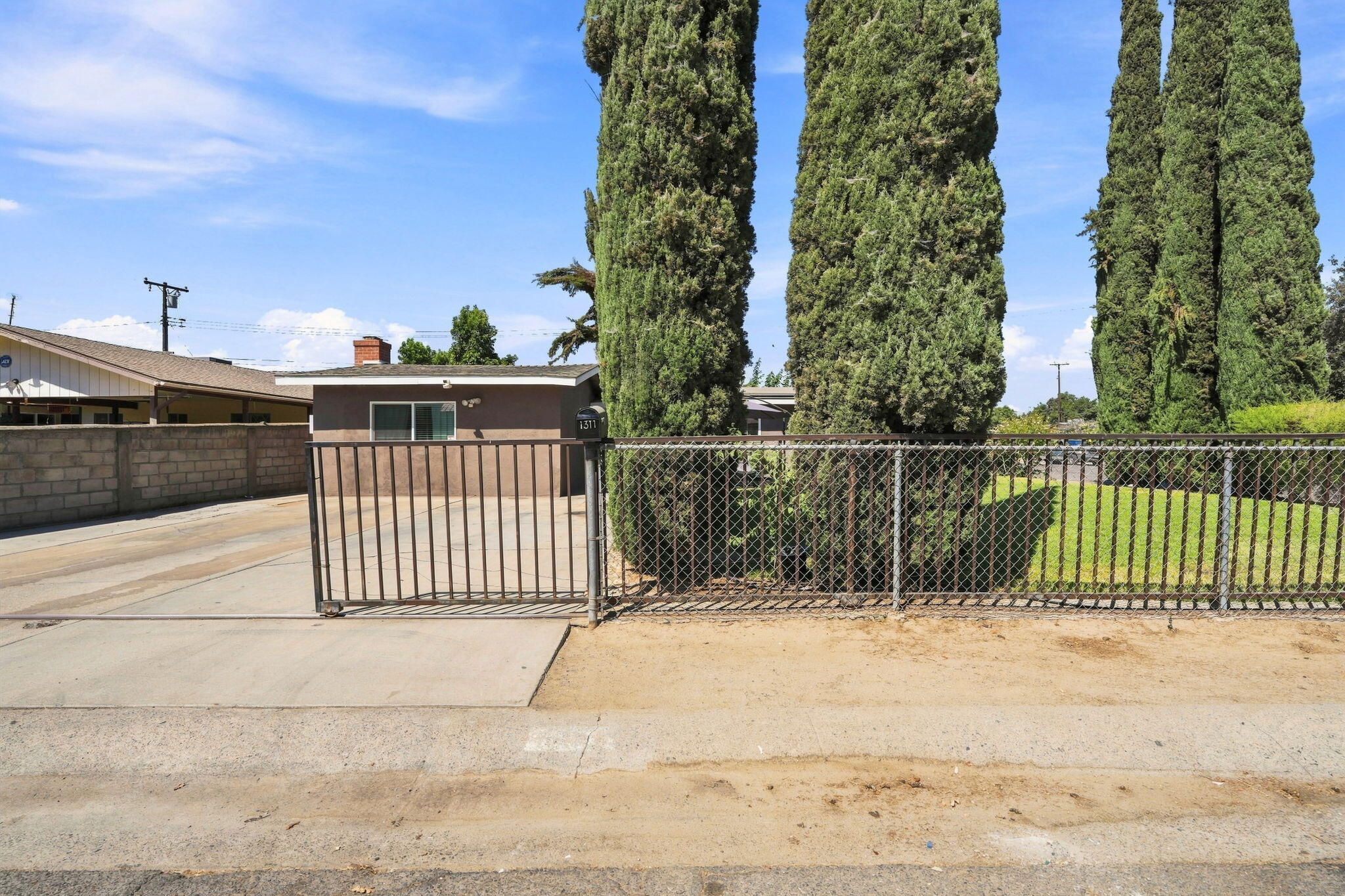 1311 N Cain, Visalia, CA 93292
