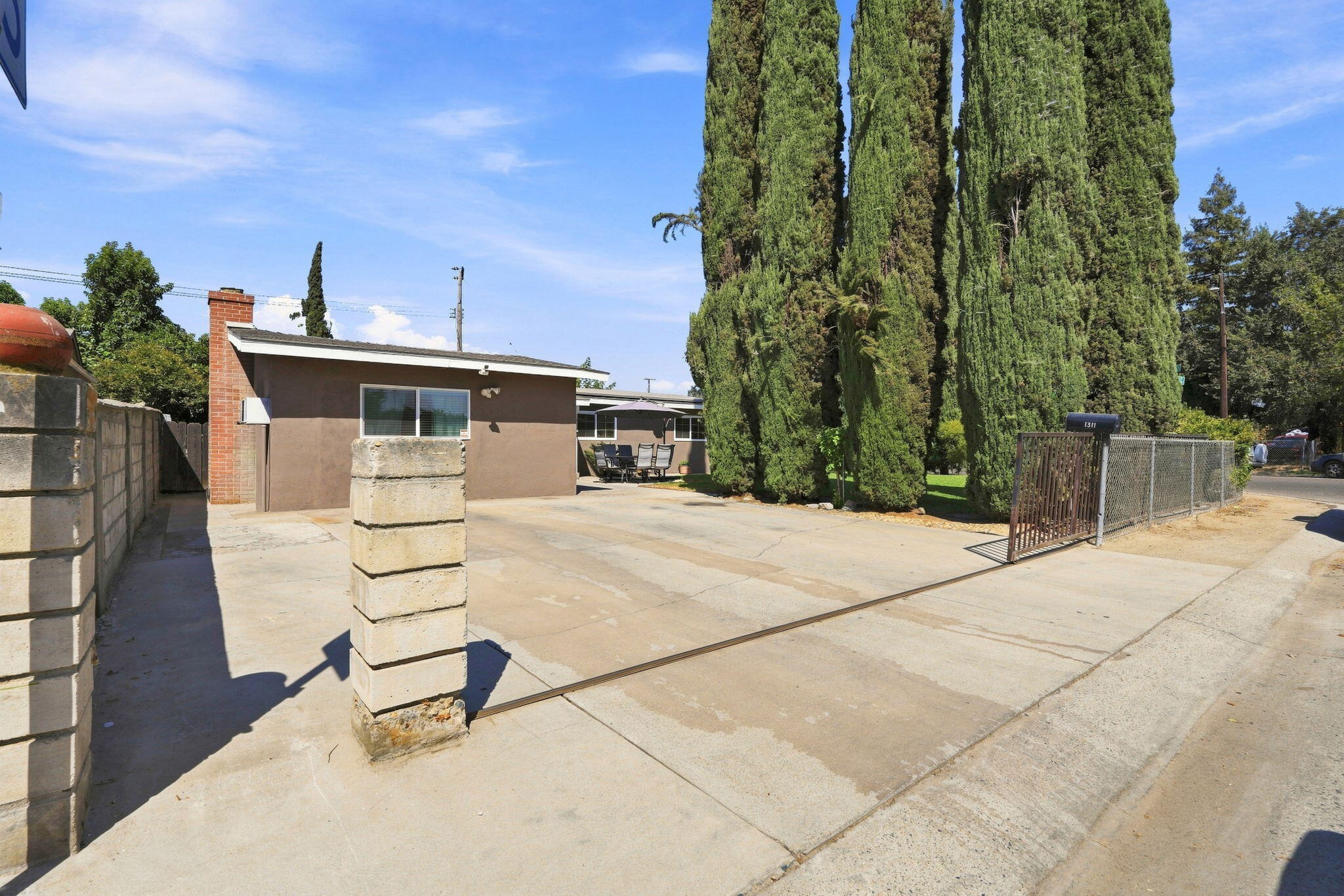 1311 N Cain, Visalia, CA 93292