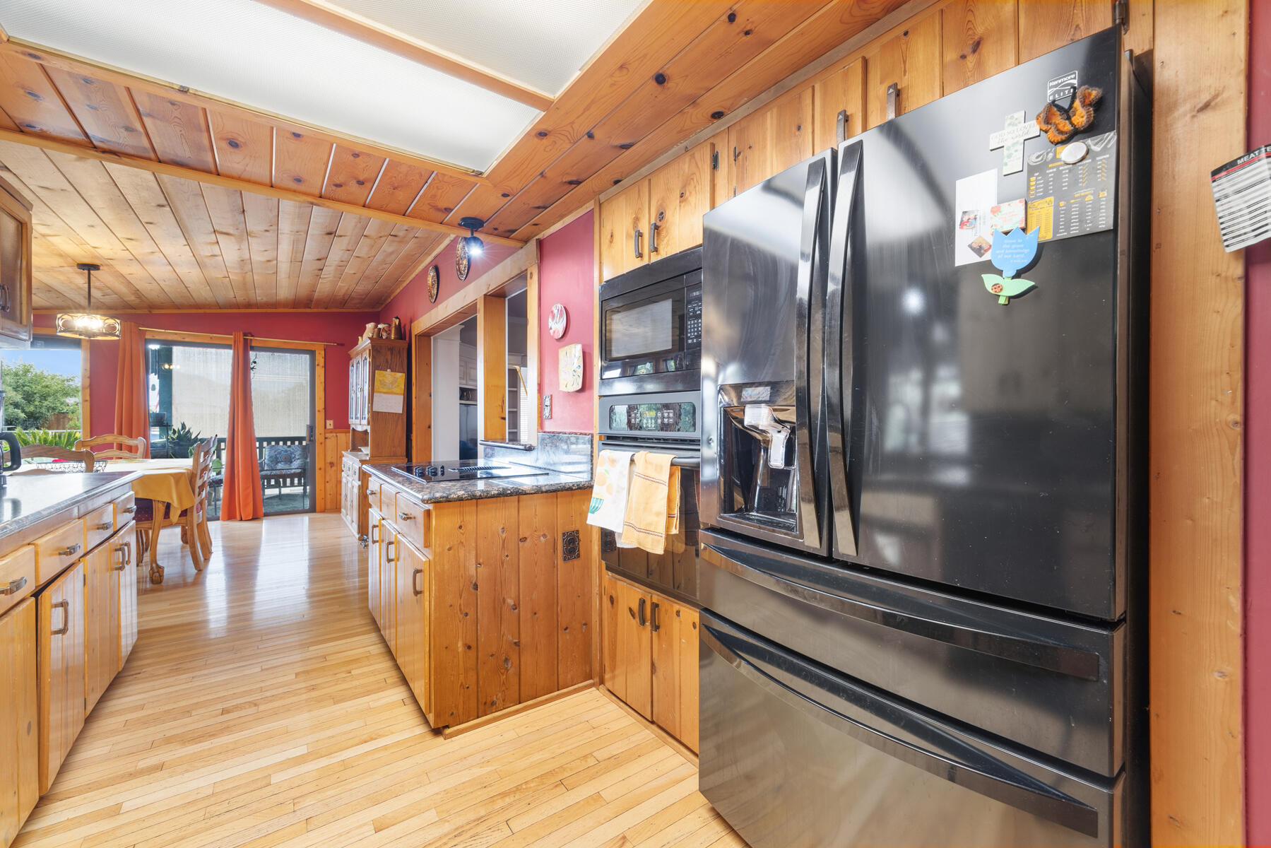 195 S Magnolia St, Woodlake, CA 93286