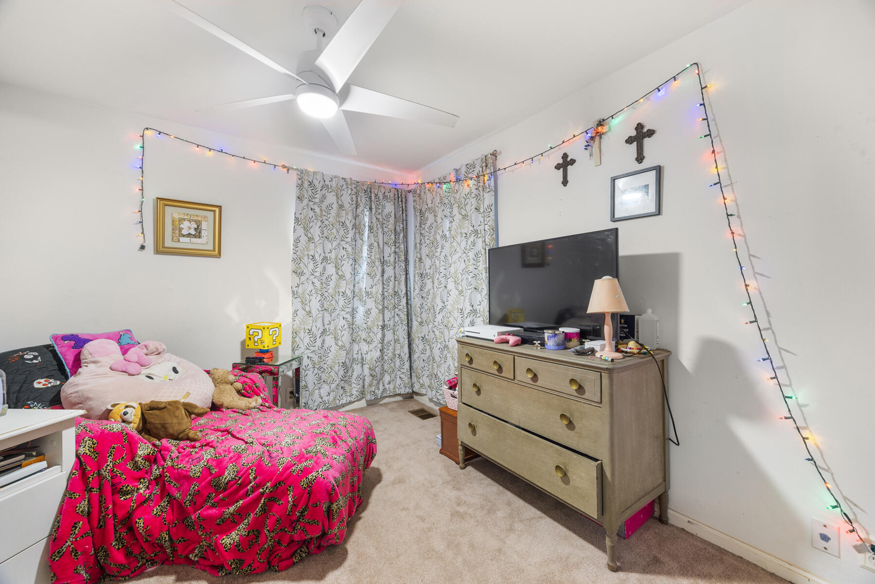 195 S Magnolia St, Woodlake, CA 93286