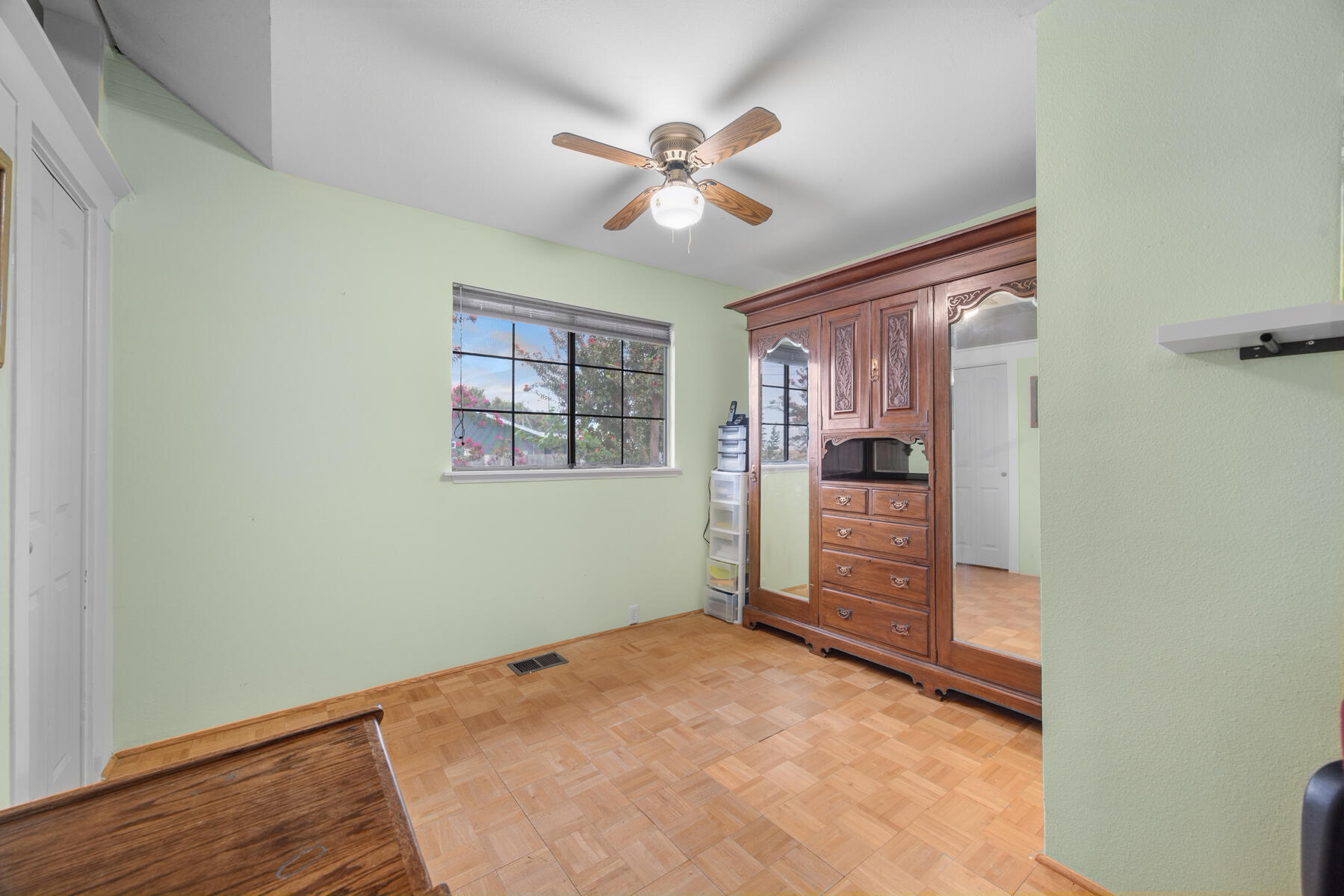 195 S Magnolia St, Woodlake, CA 93286