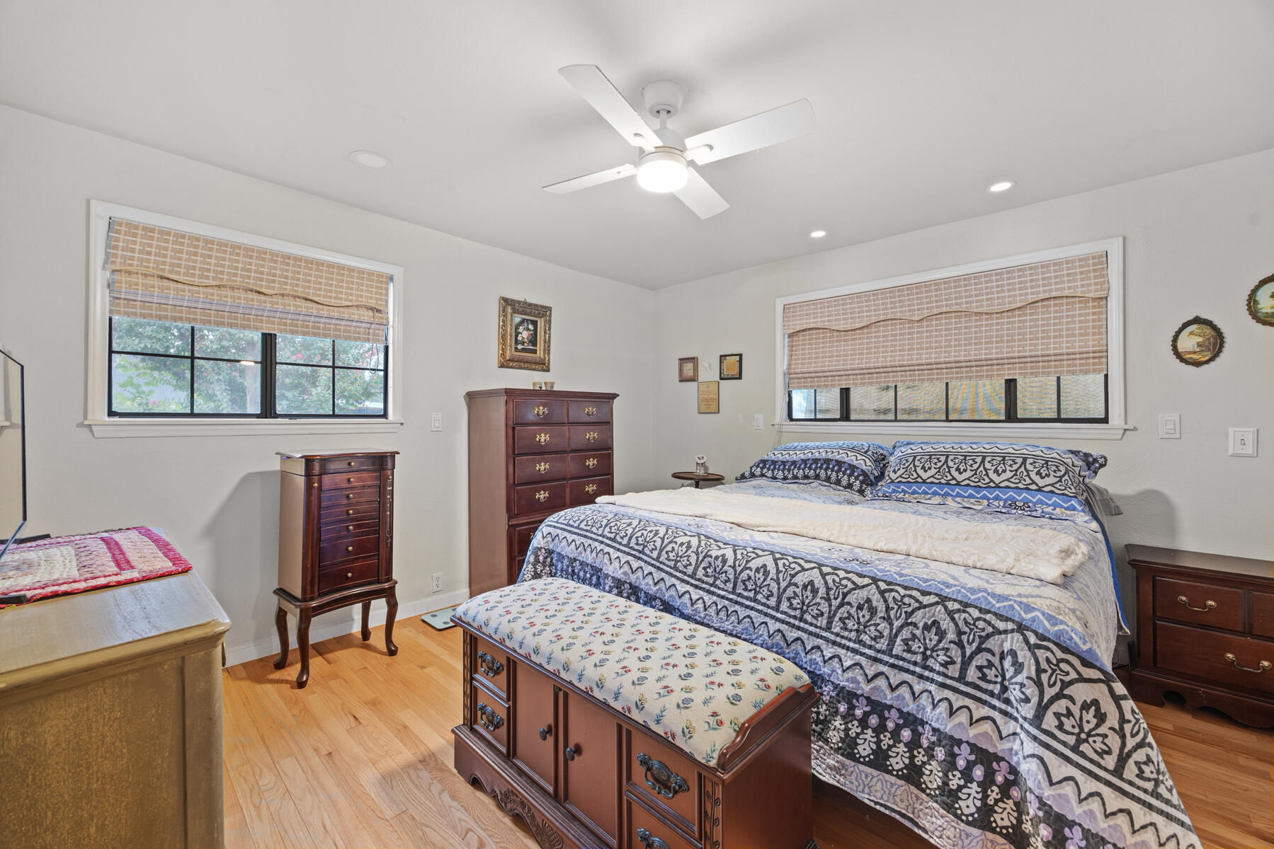 195 S Magnolia St, Woodlake, CA 93286
