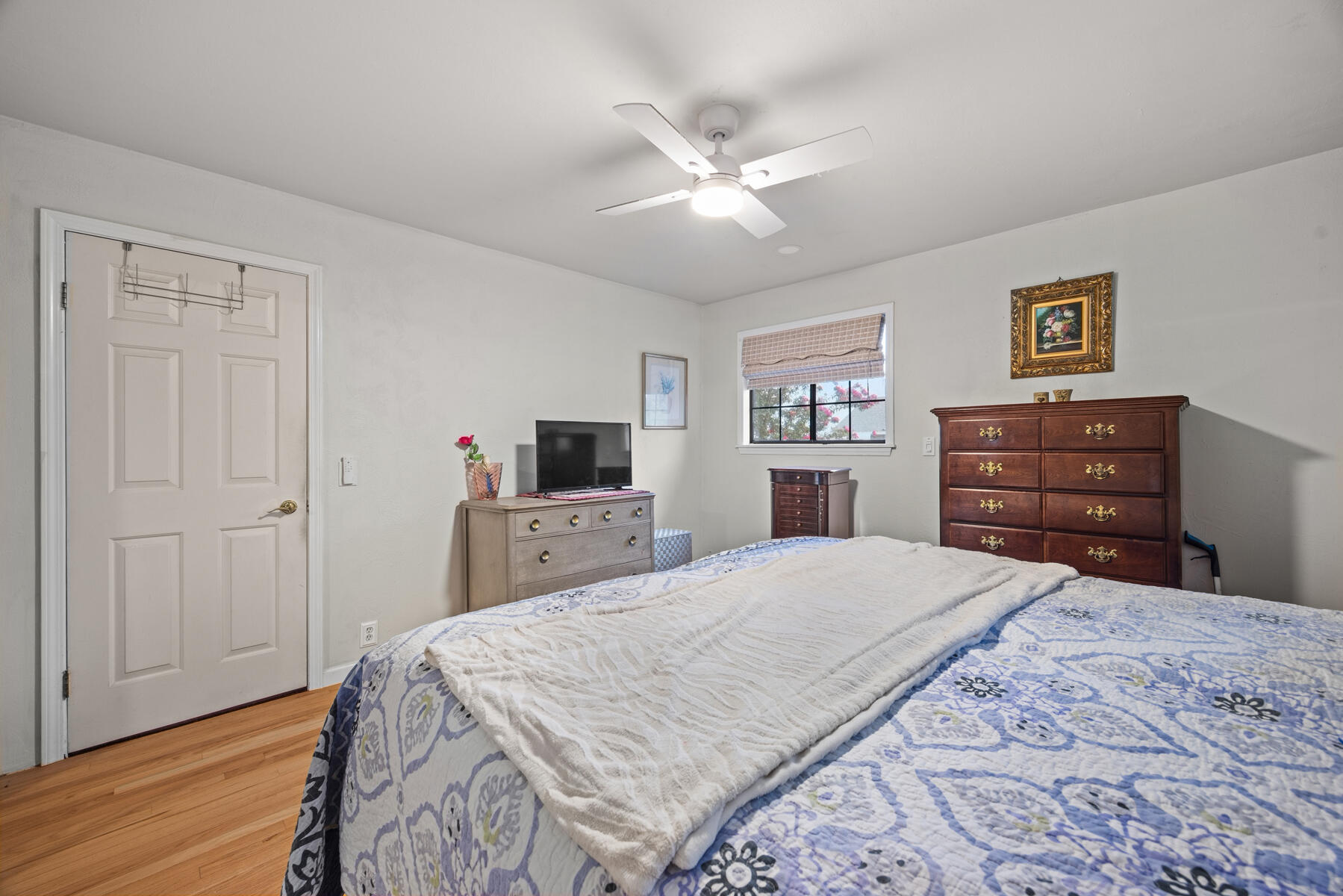 195 S Magnolia St, Woodlake, CA 93286