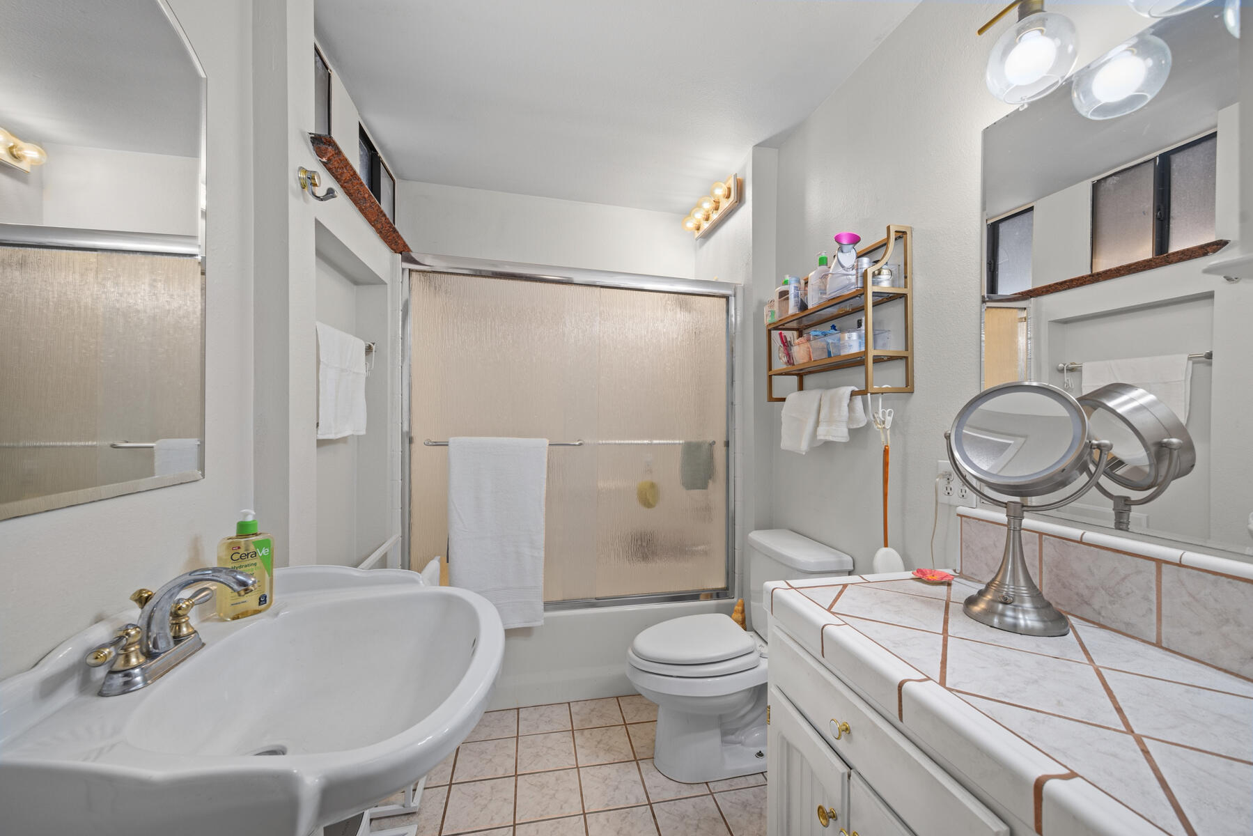 195 S Magnolia St, Woodlake, CA 93286