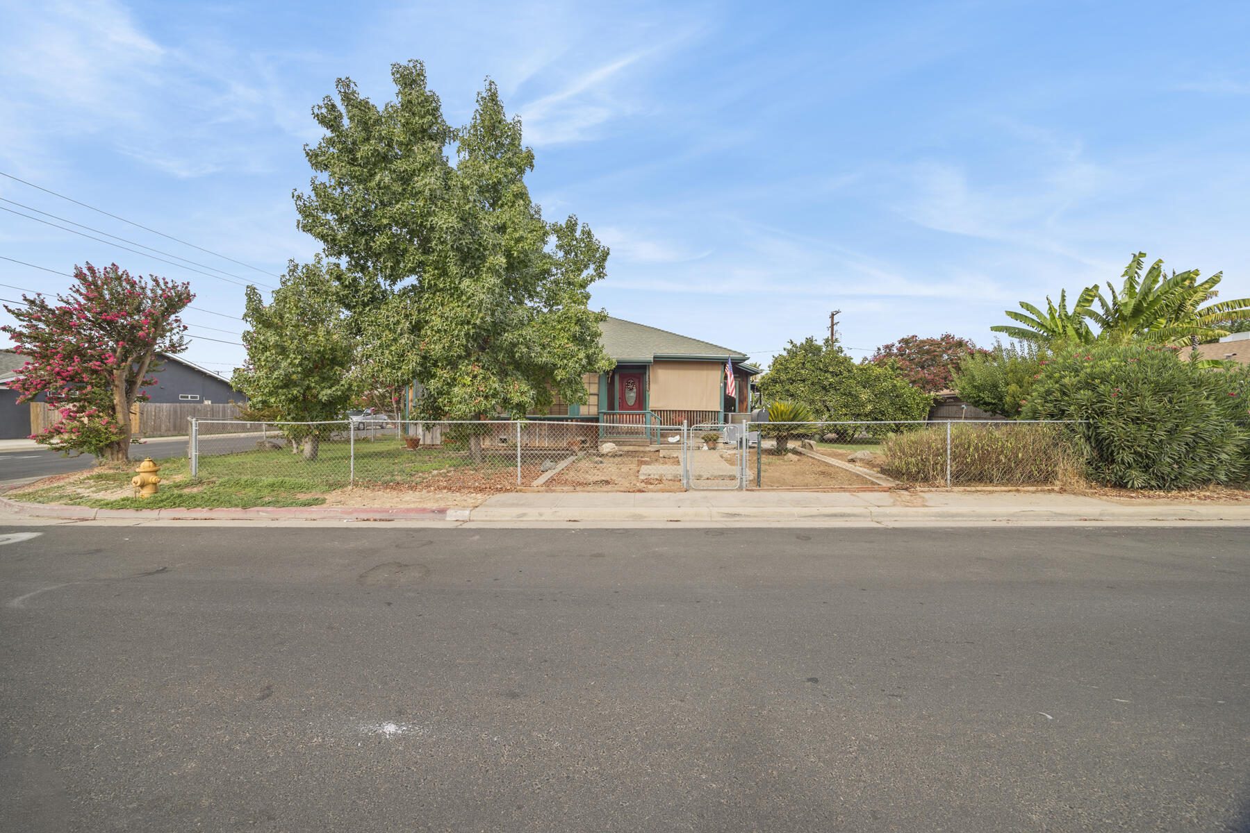 195 S Magnolia St, Woodlake, CA 93286