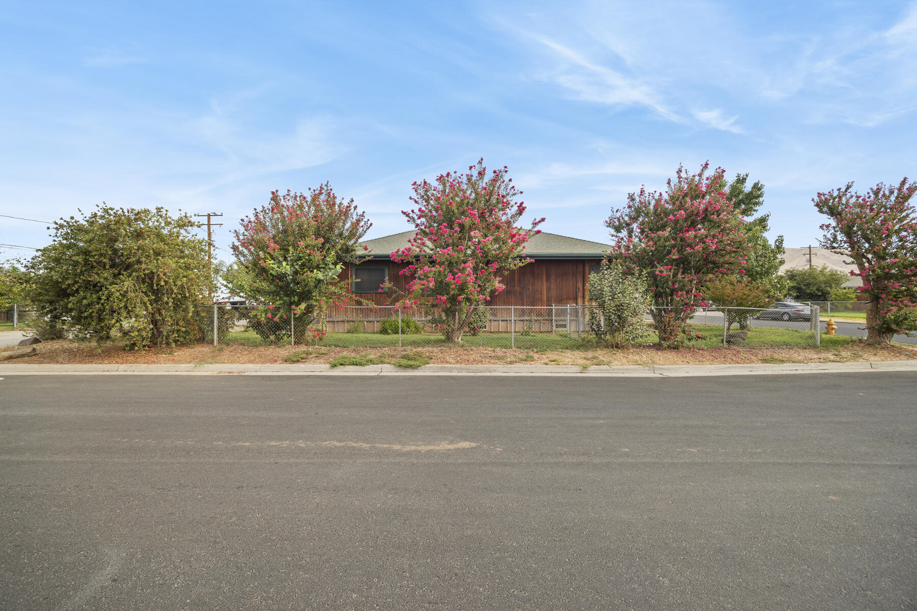 195 S Magnolia St, Woodlake, CA 93286