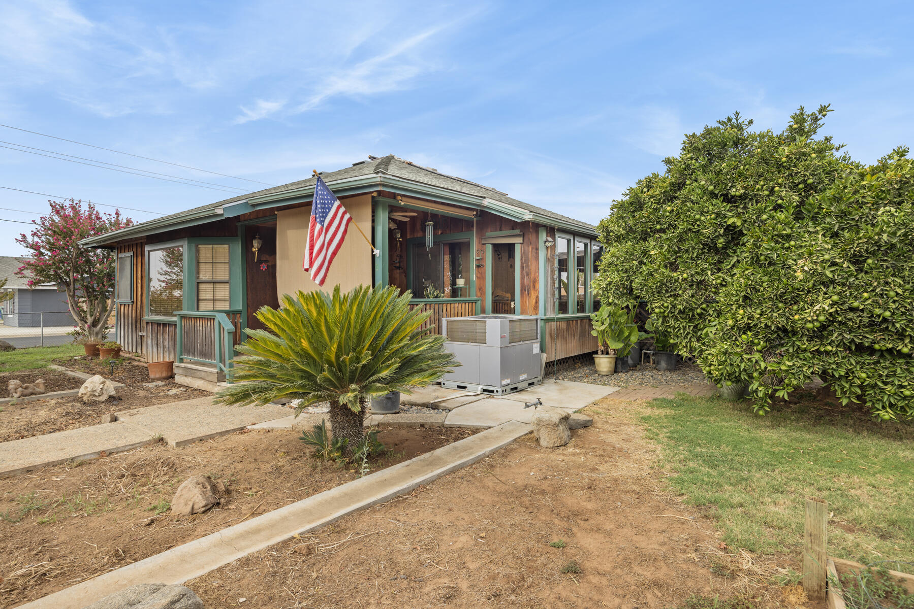 195 S Magnolia St, Woodlake, CA 93286