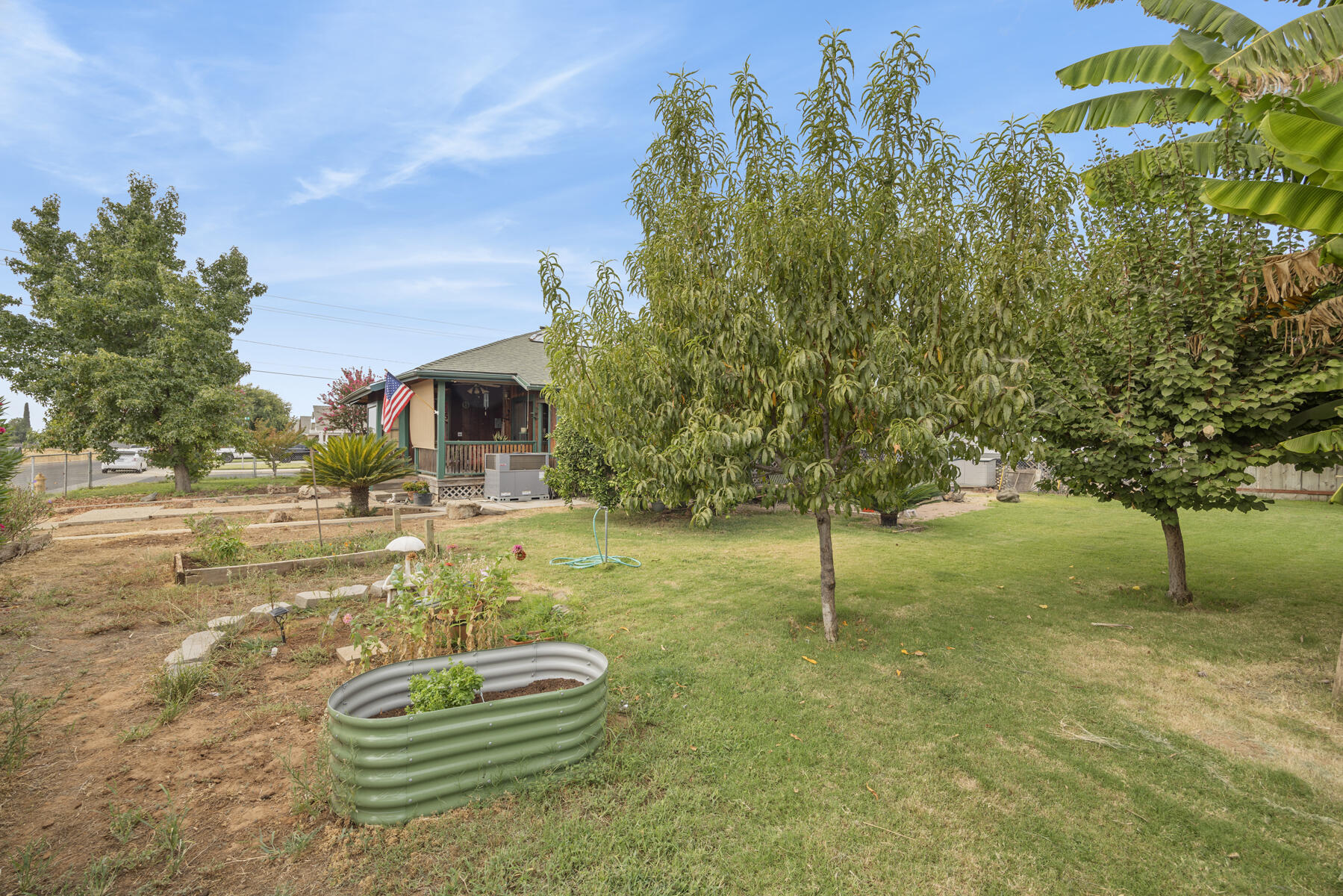195 S Magnolia St, Woodlake, CA 93286