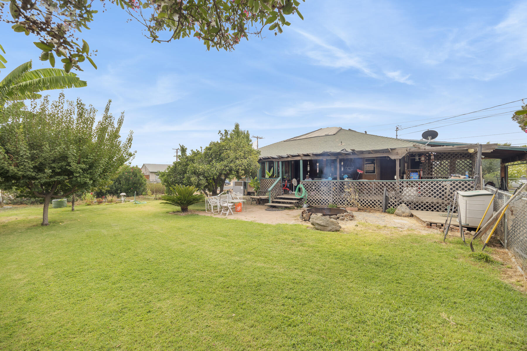195 S Magnolia St, Woodlake, CA 93286