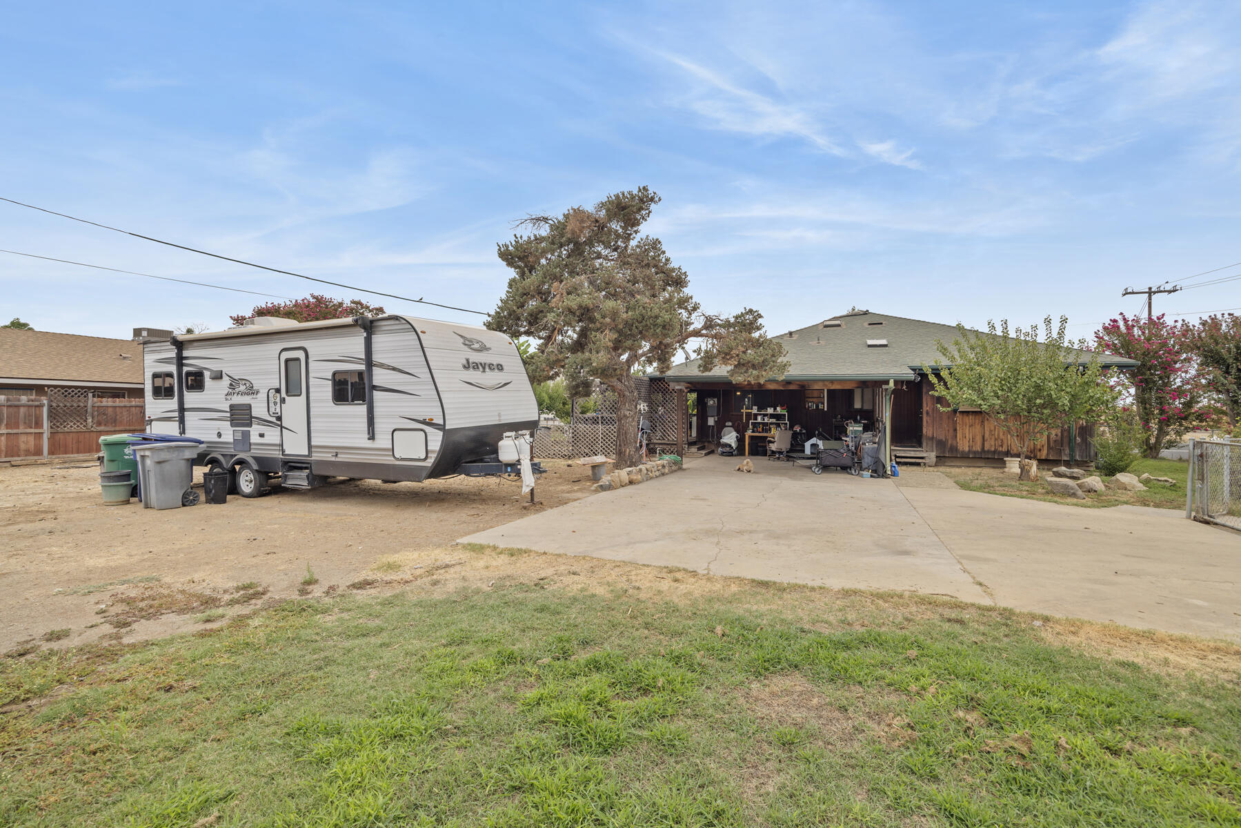 195 S Magnolia St, Woodlake, CA 93286