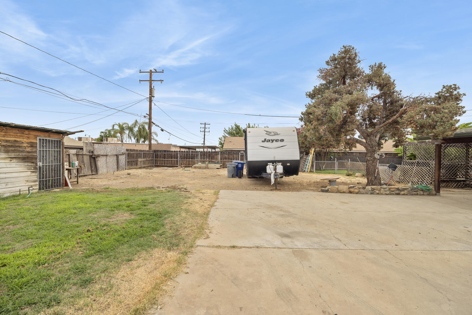 195 S Magnolia St, Woodlake, CA 93286