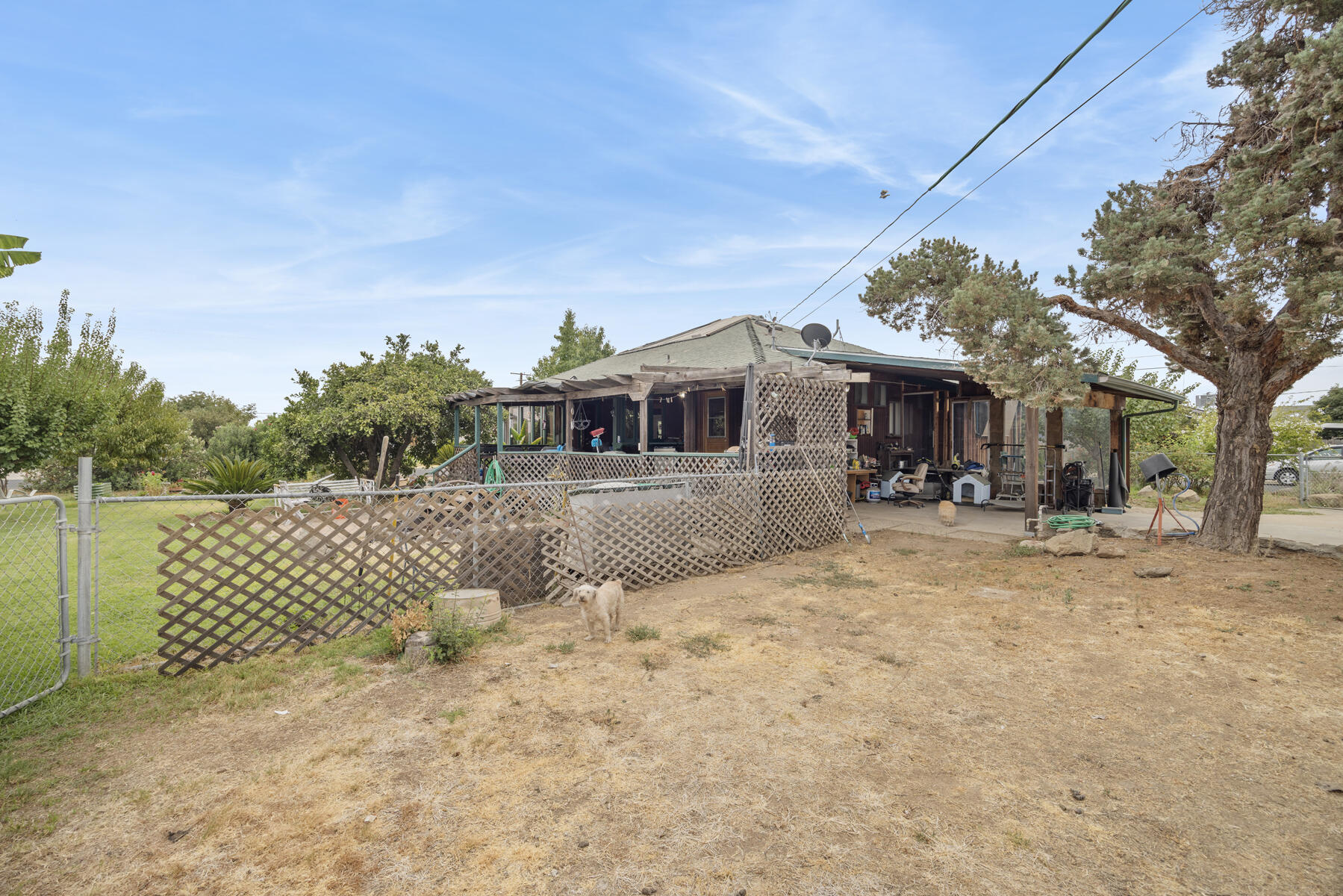 195 S Magnolia St, Woodlake, CA 93286