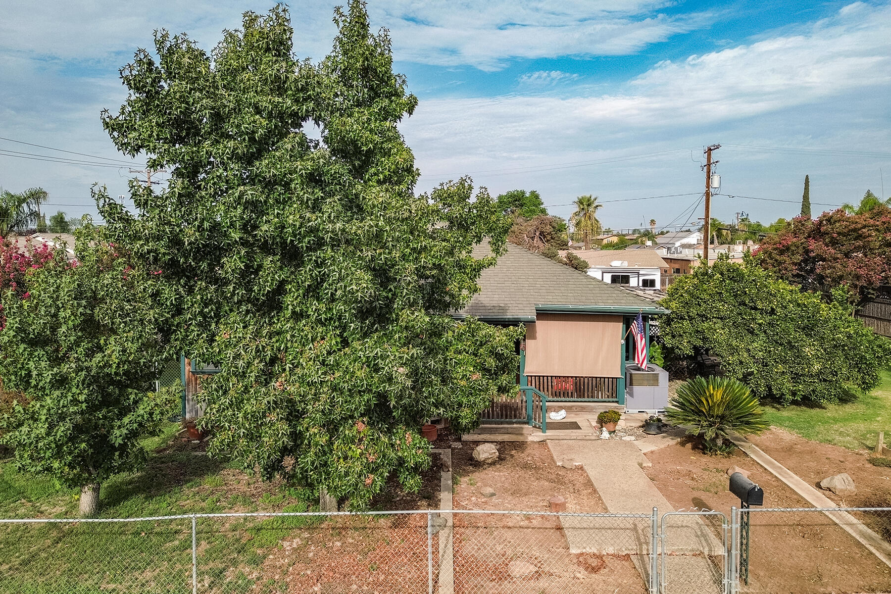 195 S Magnolia St, Woodlake, CA 93286