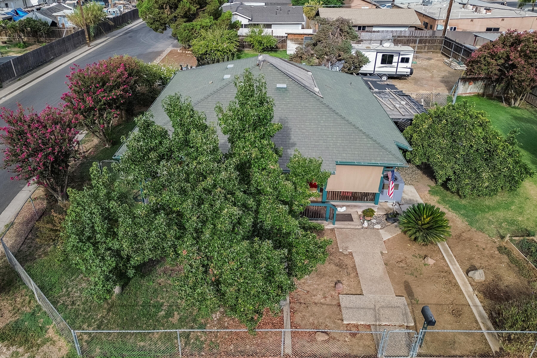 195 S Magnolia St, Woodlake, CA 93286