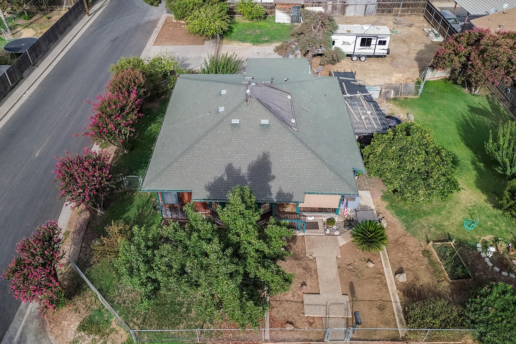 195 S Magnolia St, Woodlake, CA 93286