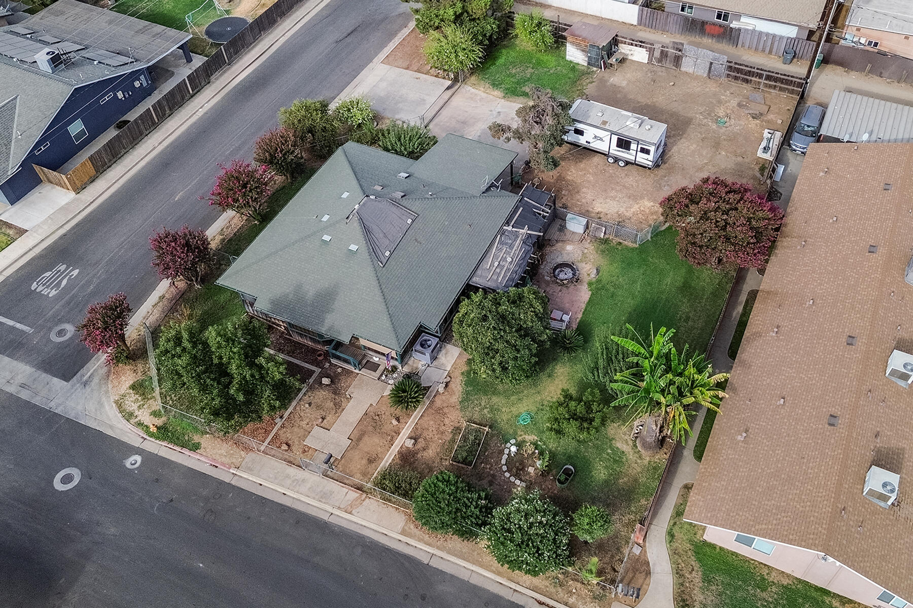 195 S Magnolia St, Woodlake, CA 93286