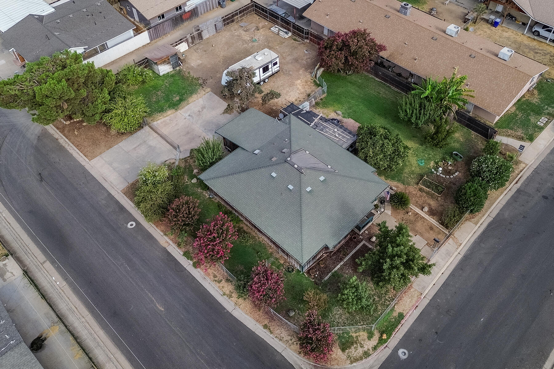 195 S Magnolia St, Woodlake, CA 93286