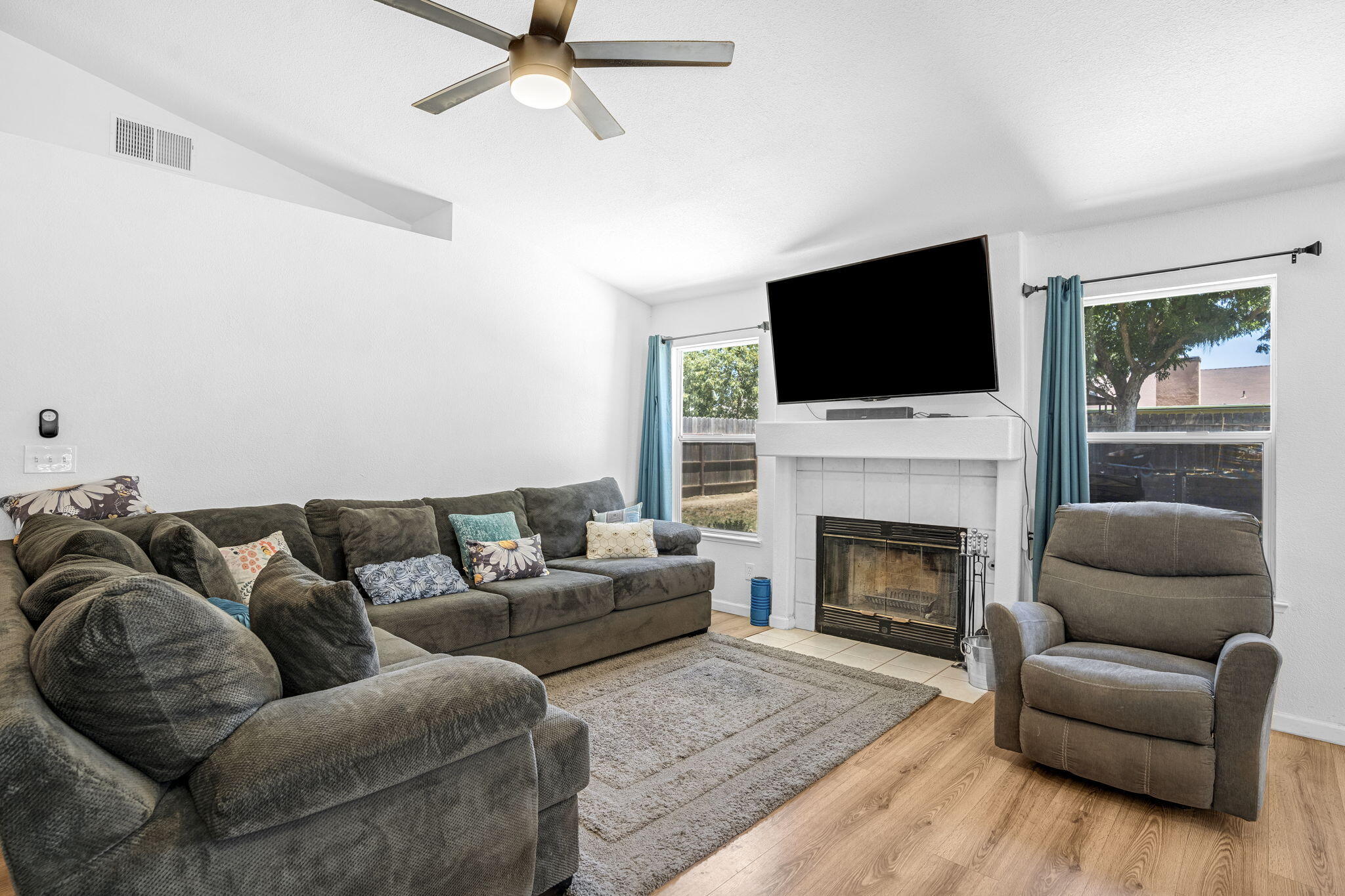 2086 Mitchell Ave, Selma, CA 93662