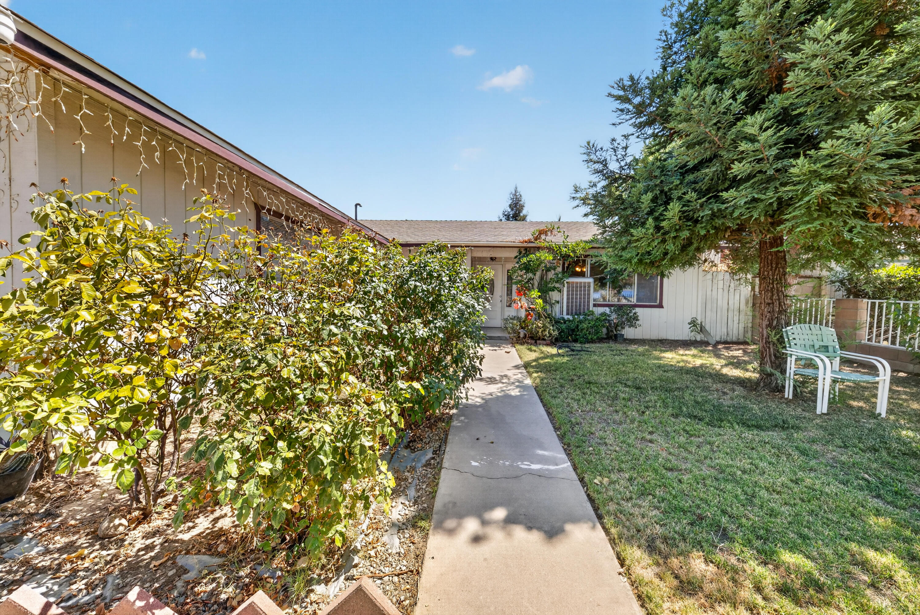 925 W Maple Ave, Tulare, CA 93274