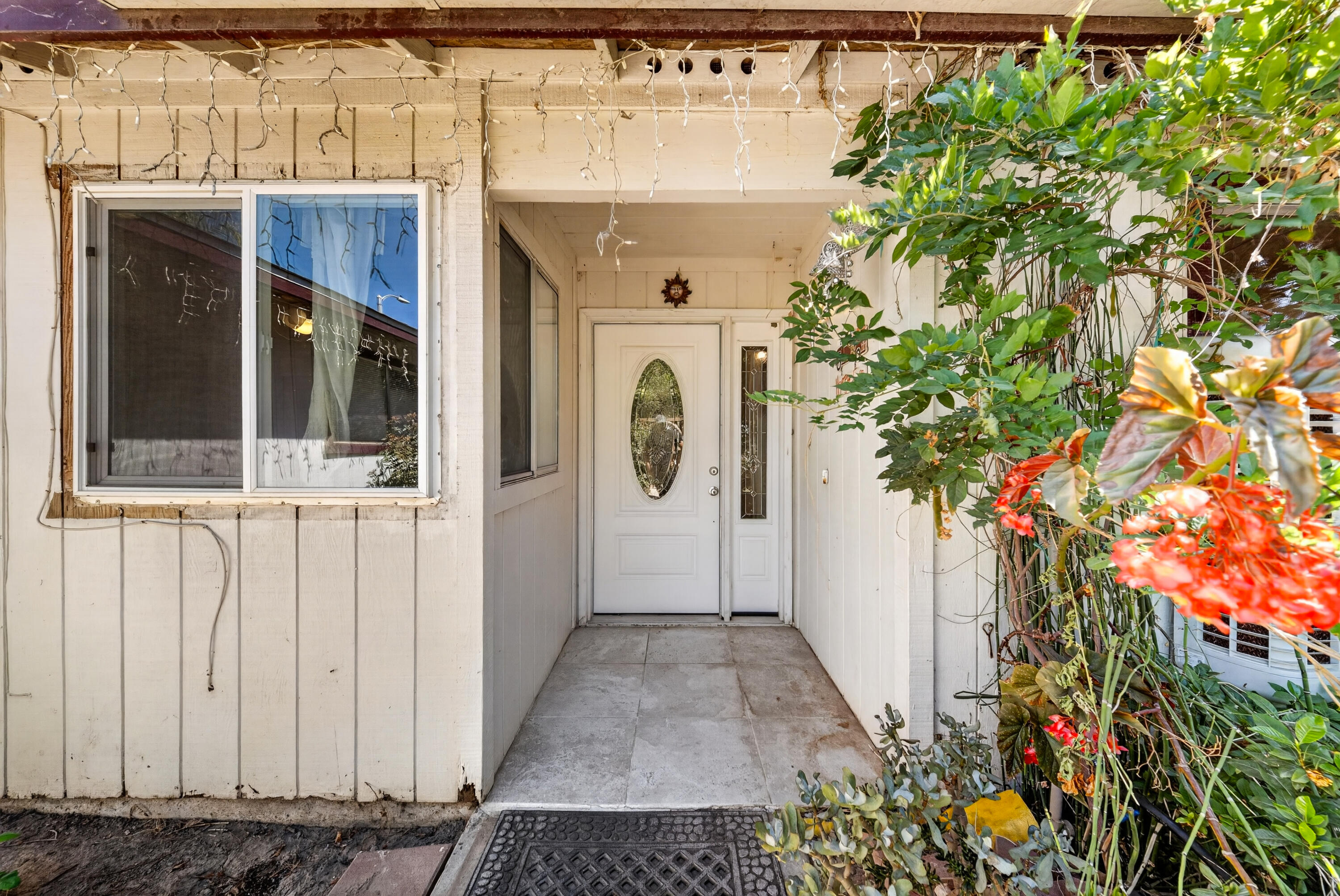 925 W Maple Ave, Tulare, CA 93274