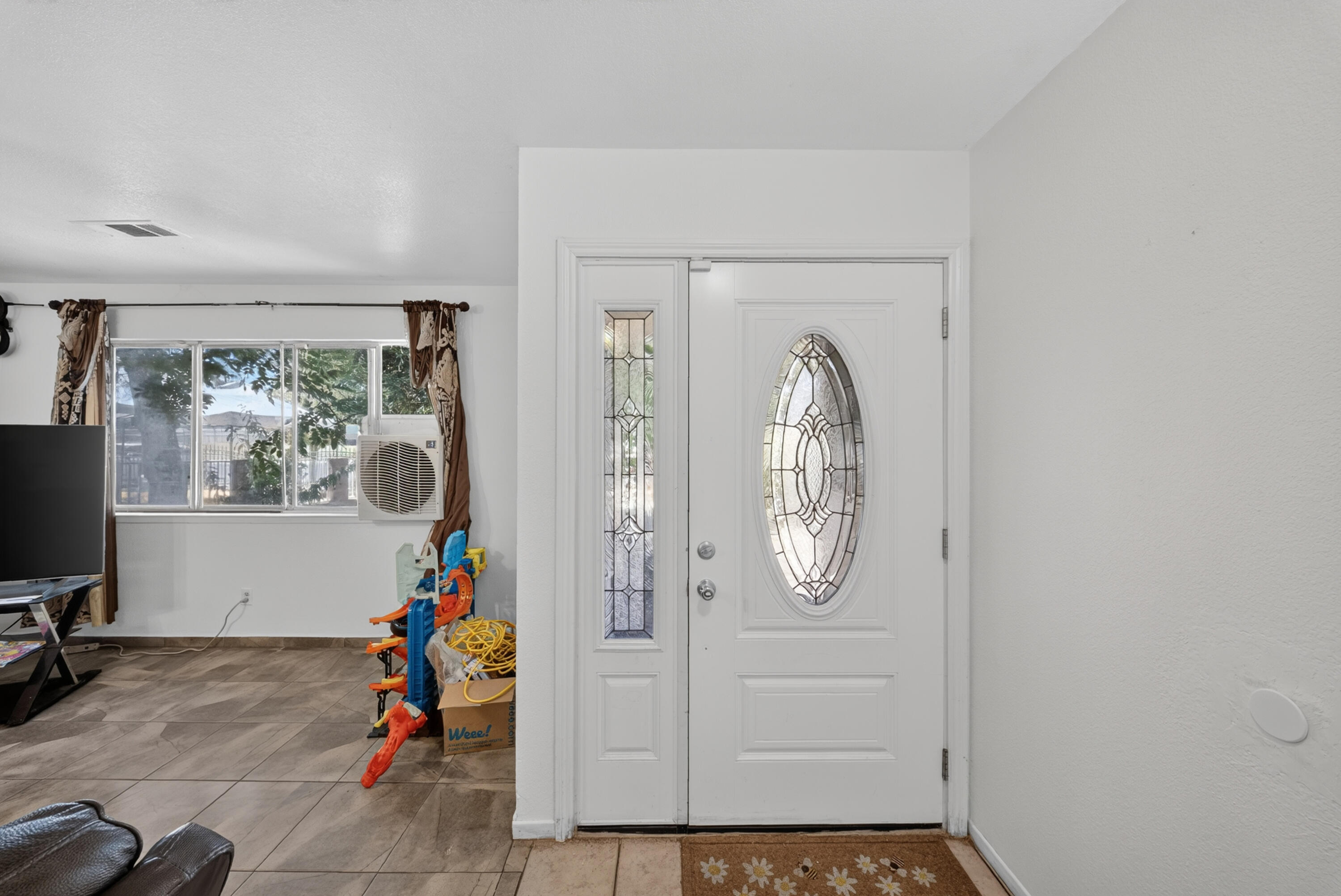 925 W Maple Ave, Tulare, CA 93274
