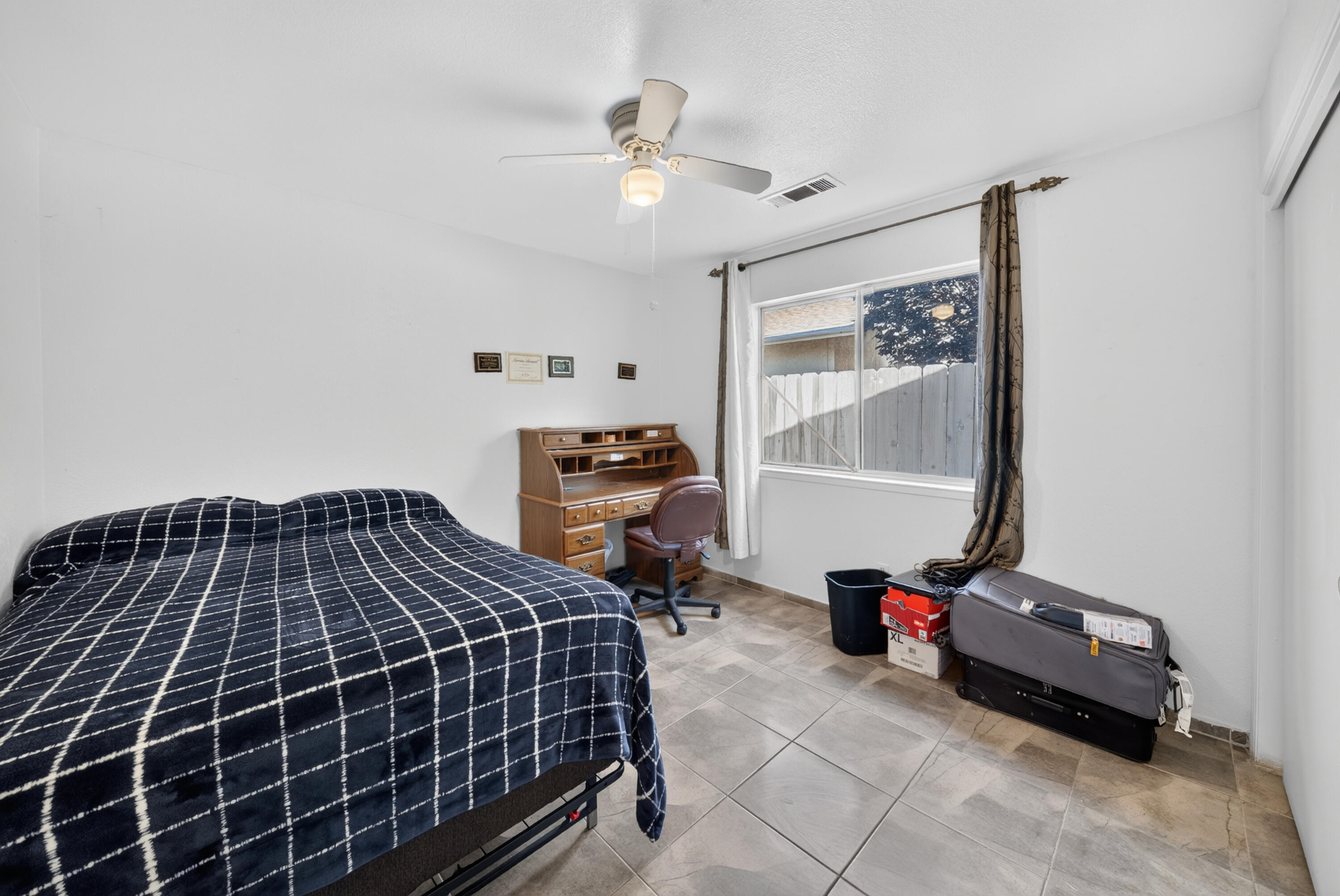 925 W Maple Ave, Tulare, CA 93274