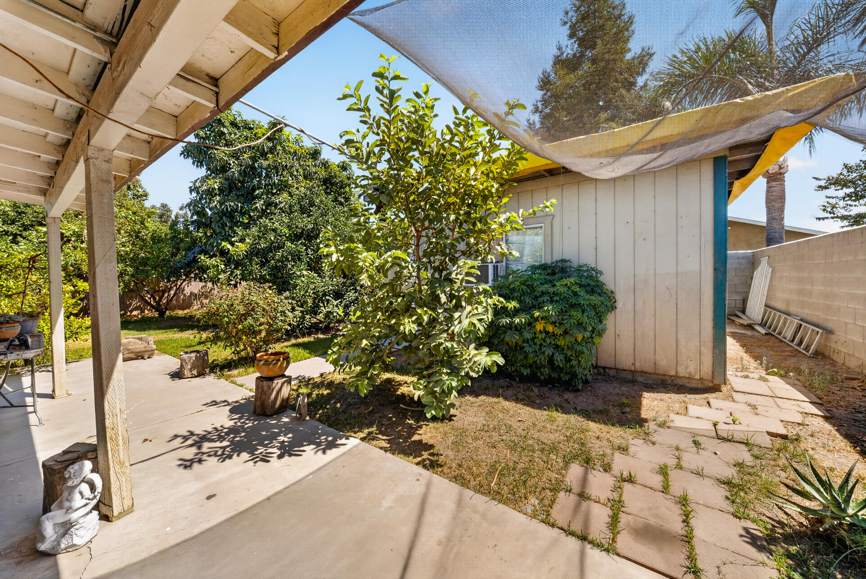 925 W Maple Ave, Tulare, CA 93274