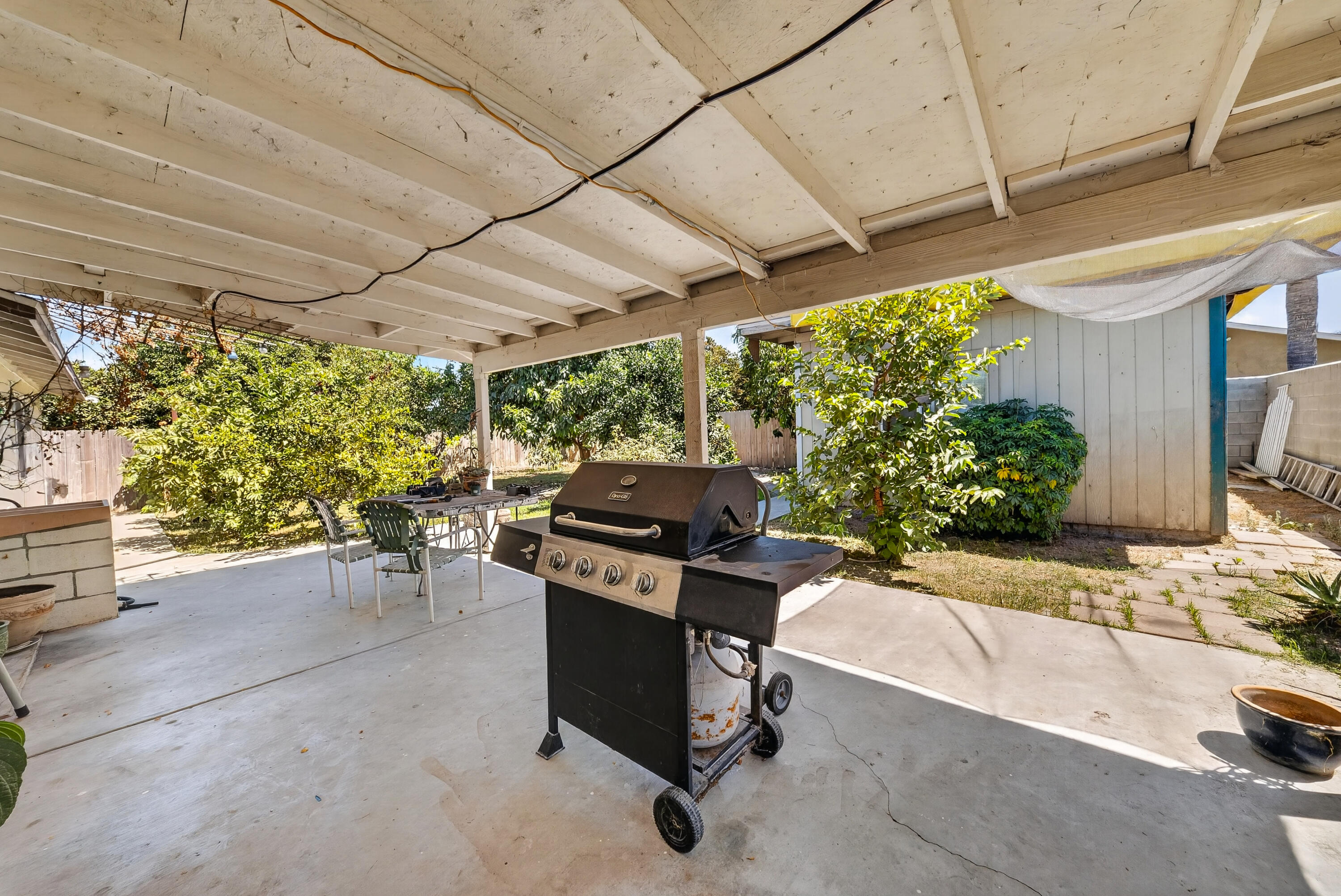 925 W Maple Ave, Tulare, CA 93274
