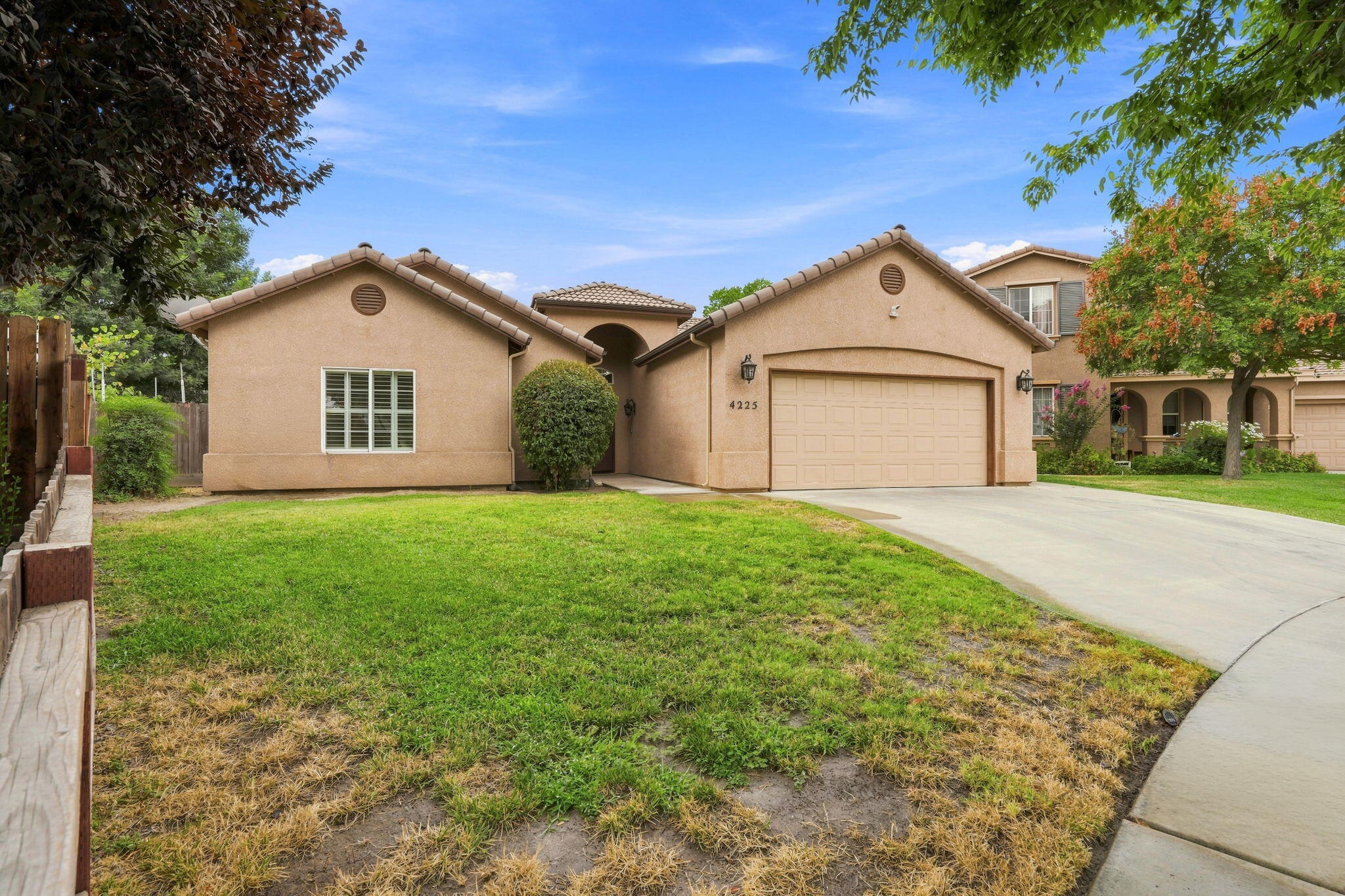 4225 W Ceres Ct, Visalia, CA 93291