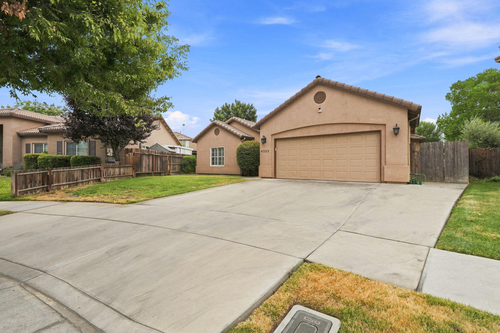 4225 W Ceres Ct, Visalia, CA 93291