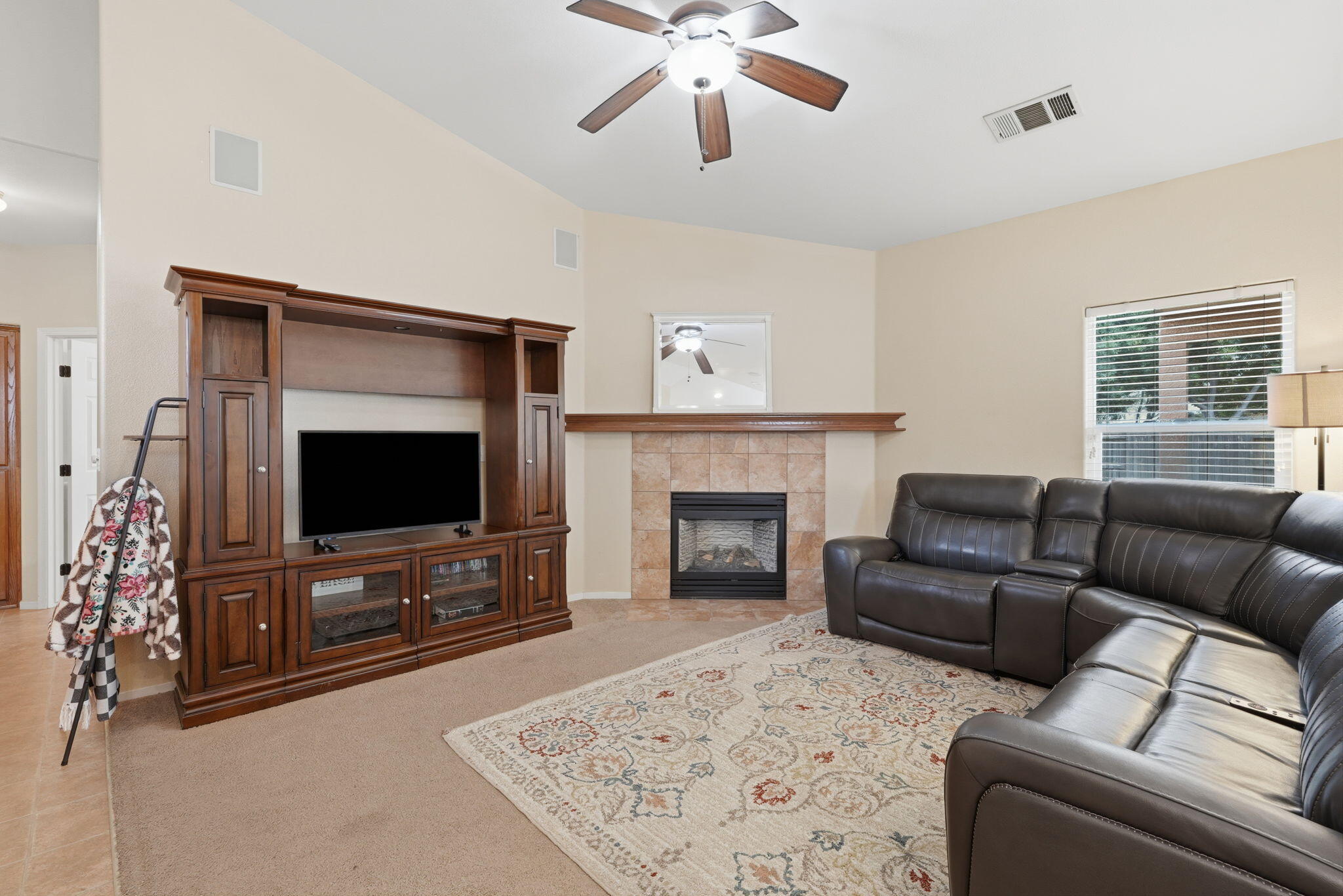 4225 W Ceres Ct, Visalia, CA 93291