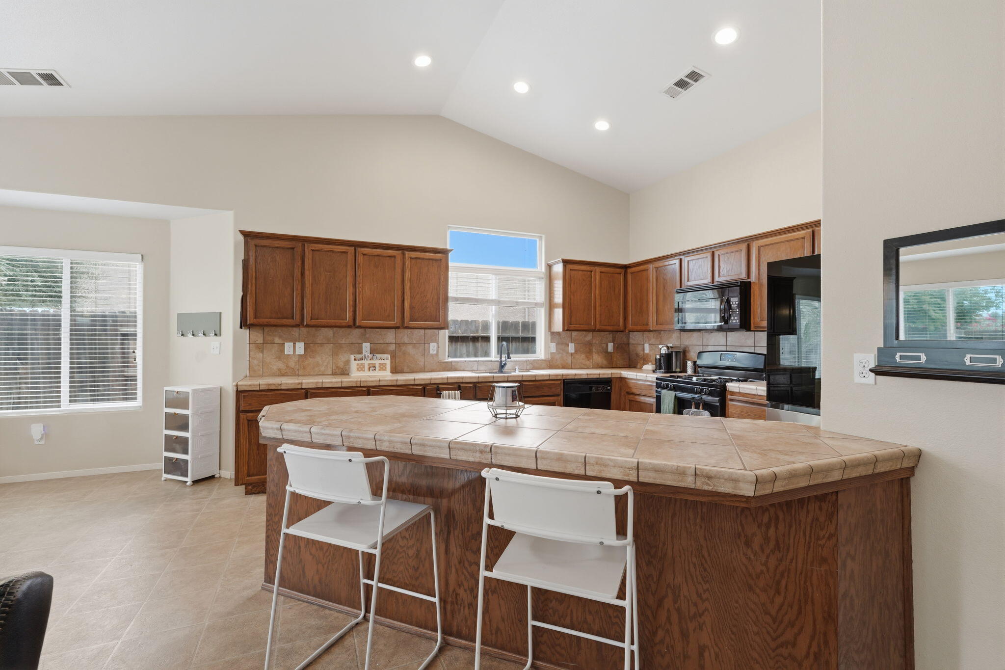 4225 W Ceres Ct, Visalia, CA 93291